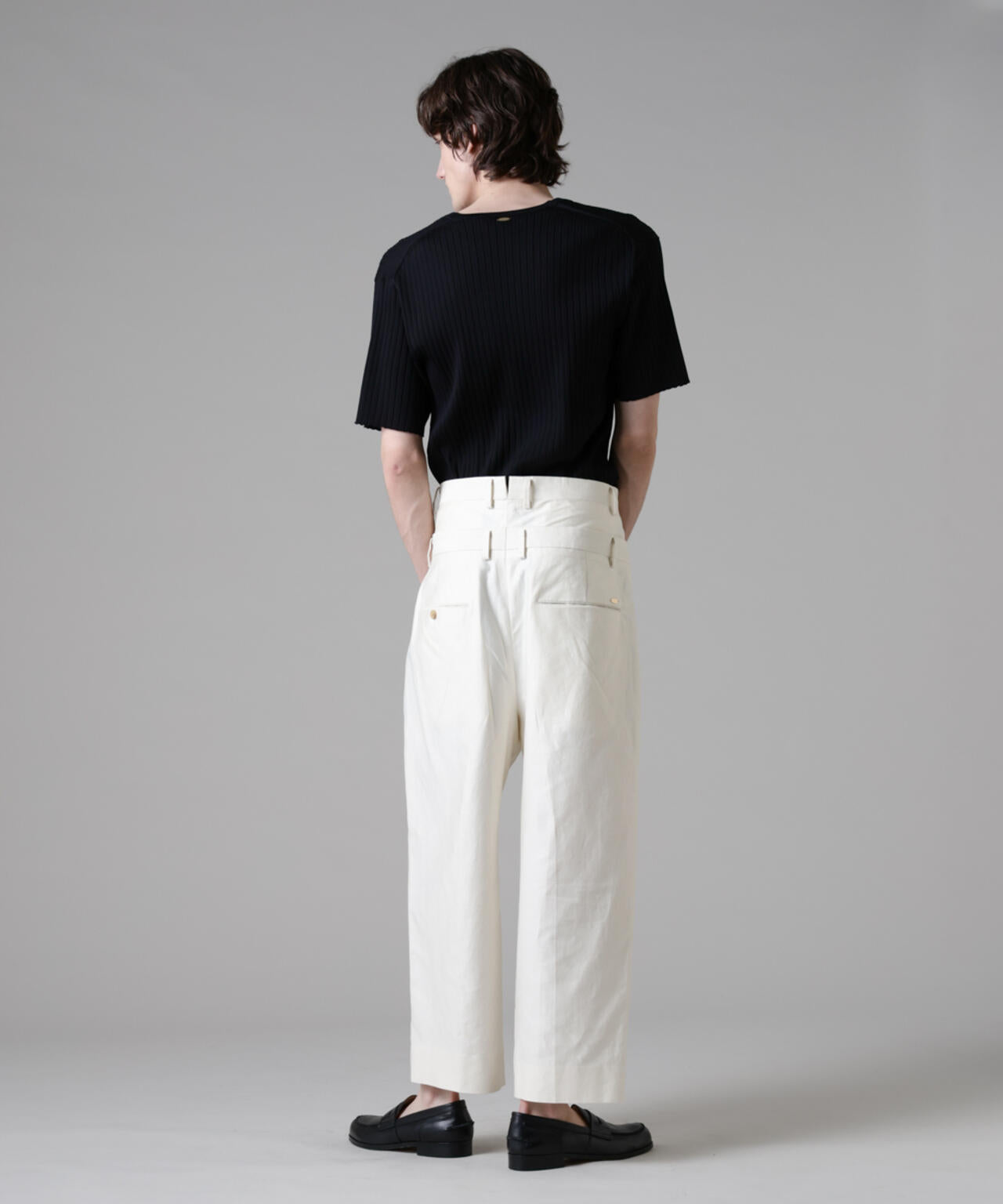 ASSEMBLANC」ウォッシャブルシルクワイドリブVネックニットTシャツ