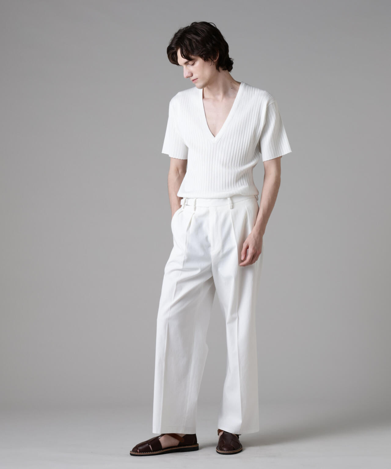 ASSEMBLANC」ウォッシャブルシルクワイドリブVネックニットTシャツ