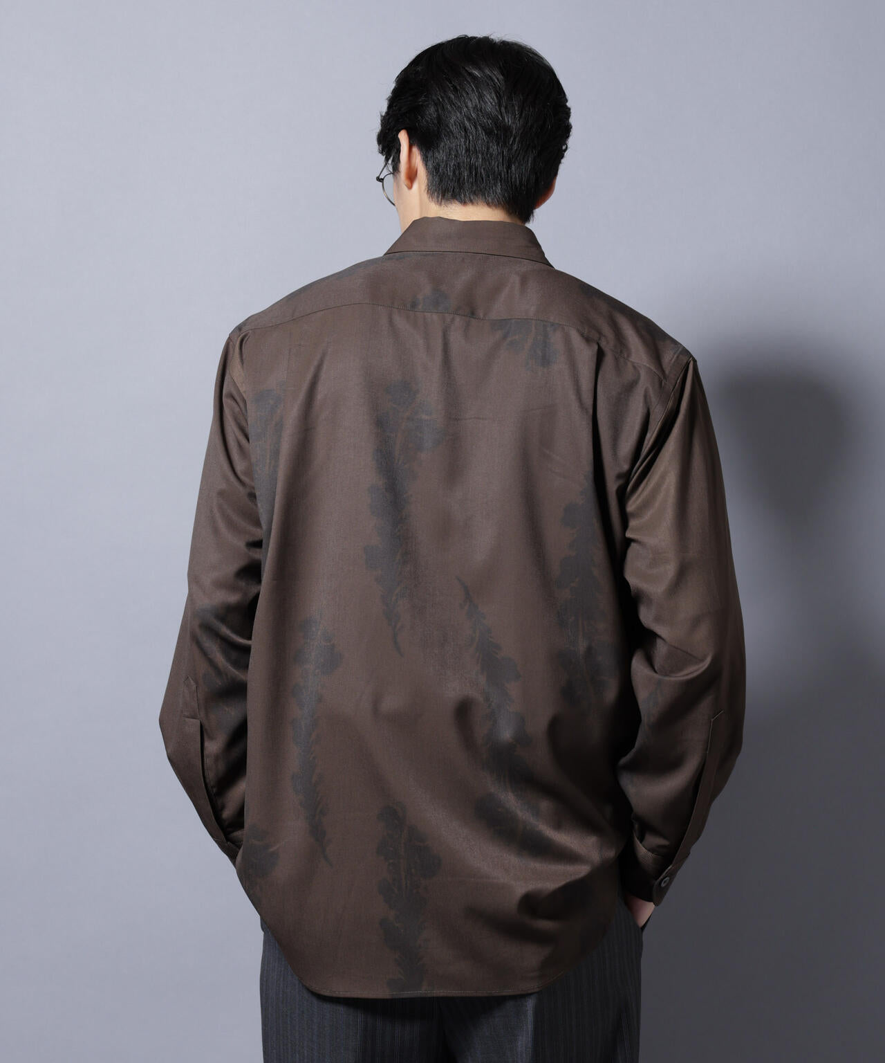 「EDITORIAL PRINT」シルキータッチシャツ