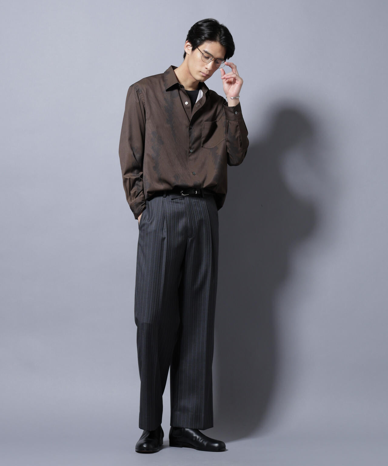 「EDITORIAL PRINT」シルキータッチシャツ