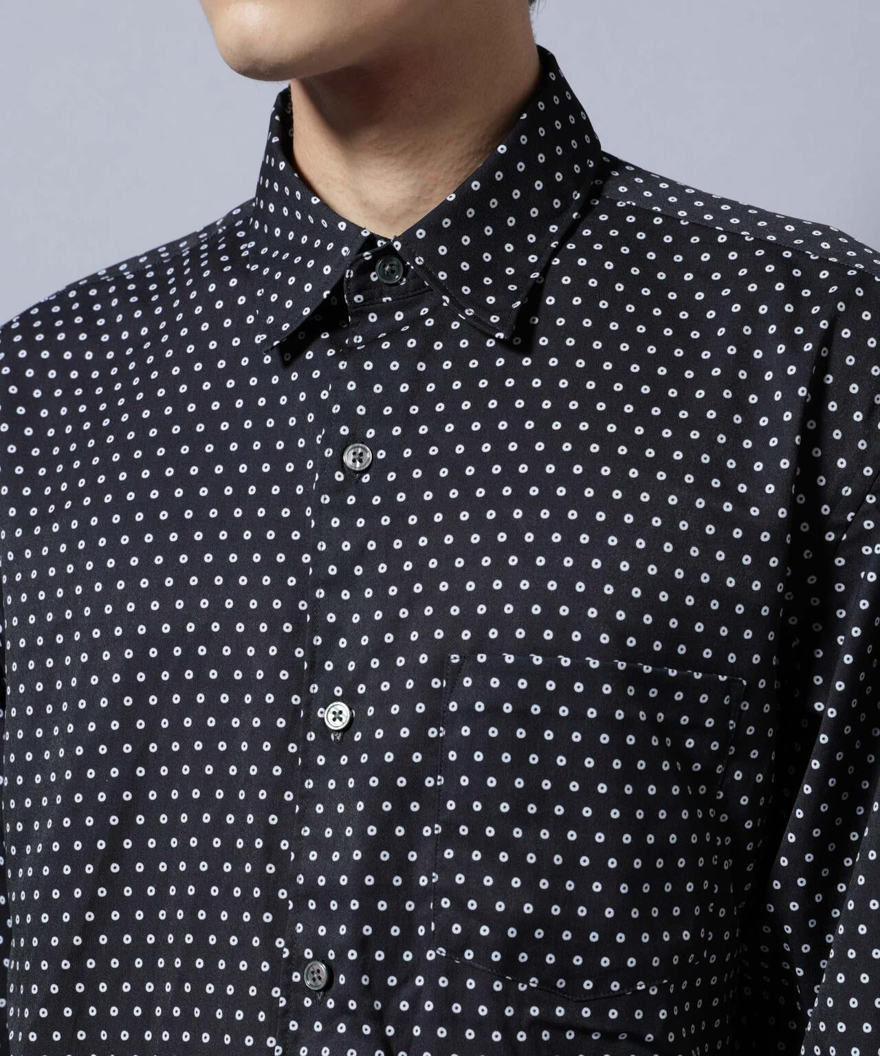 「EDITORIAL PRINT」シルキータッチシャツ