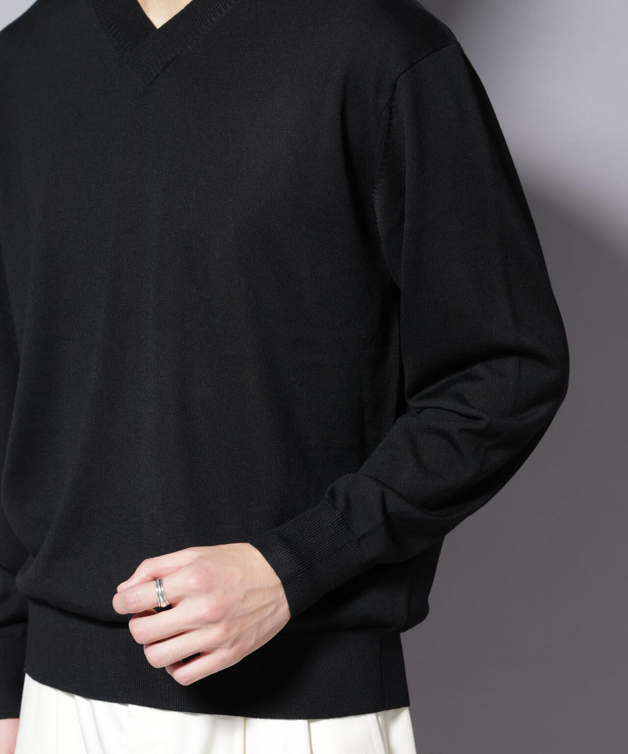 「毛玉レスニット」ファインゲージVネック