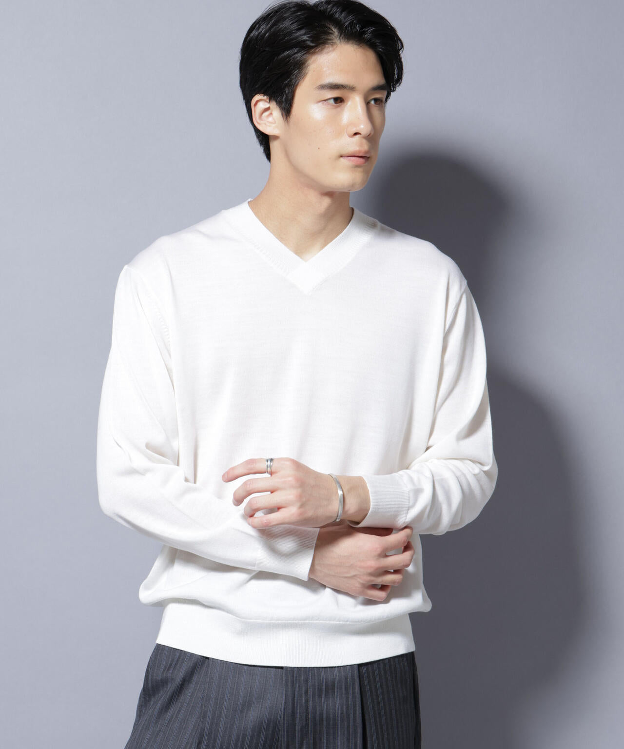 「毛玉レスニット」ファインゲージVネック