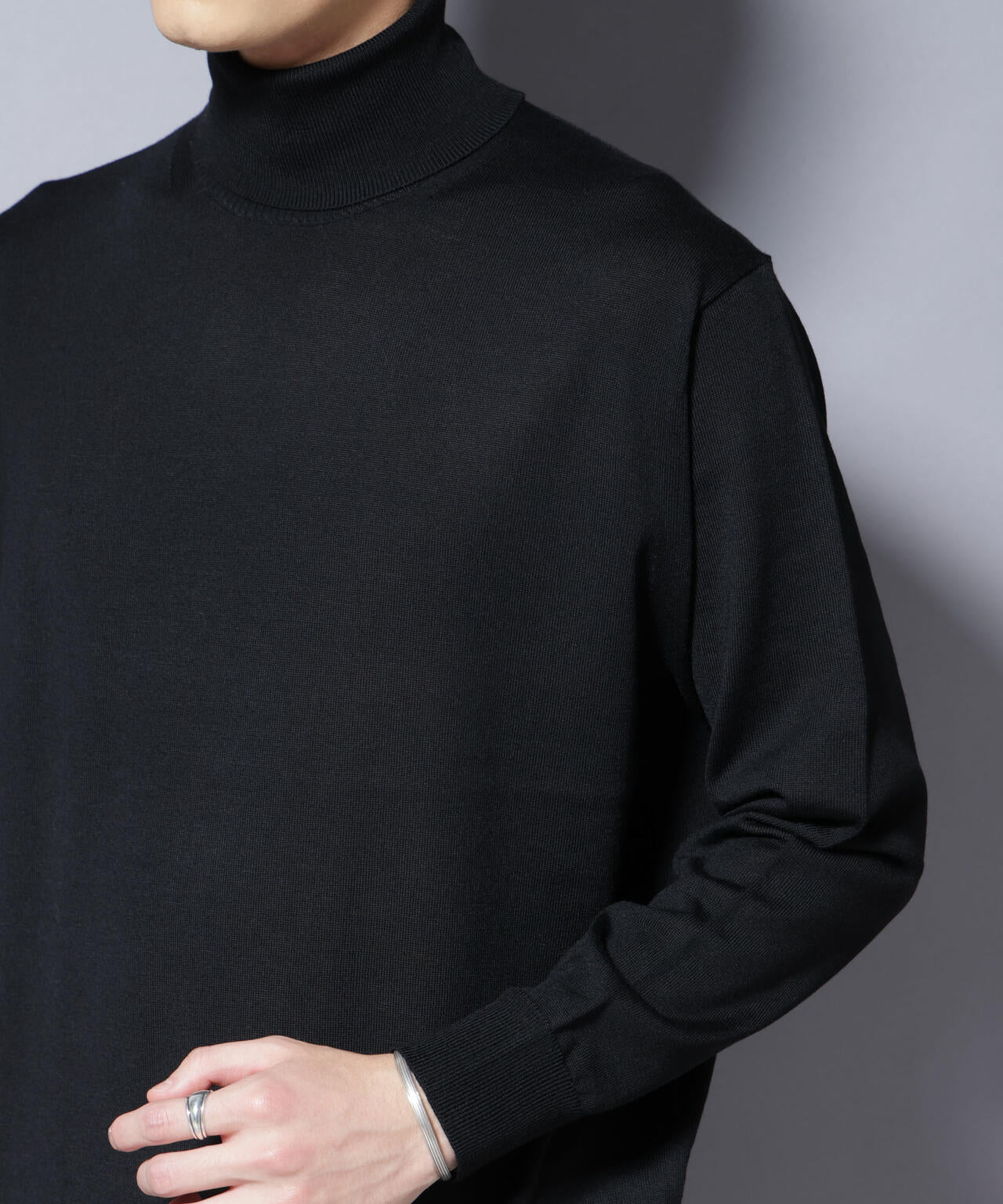 「毛玉レスニット」ファインゲージタートルネック