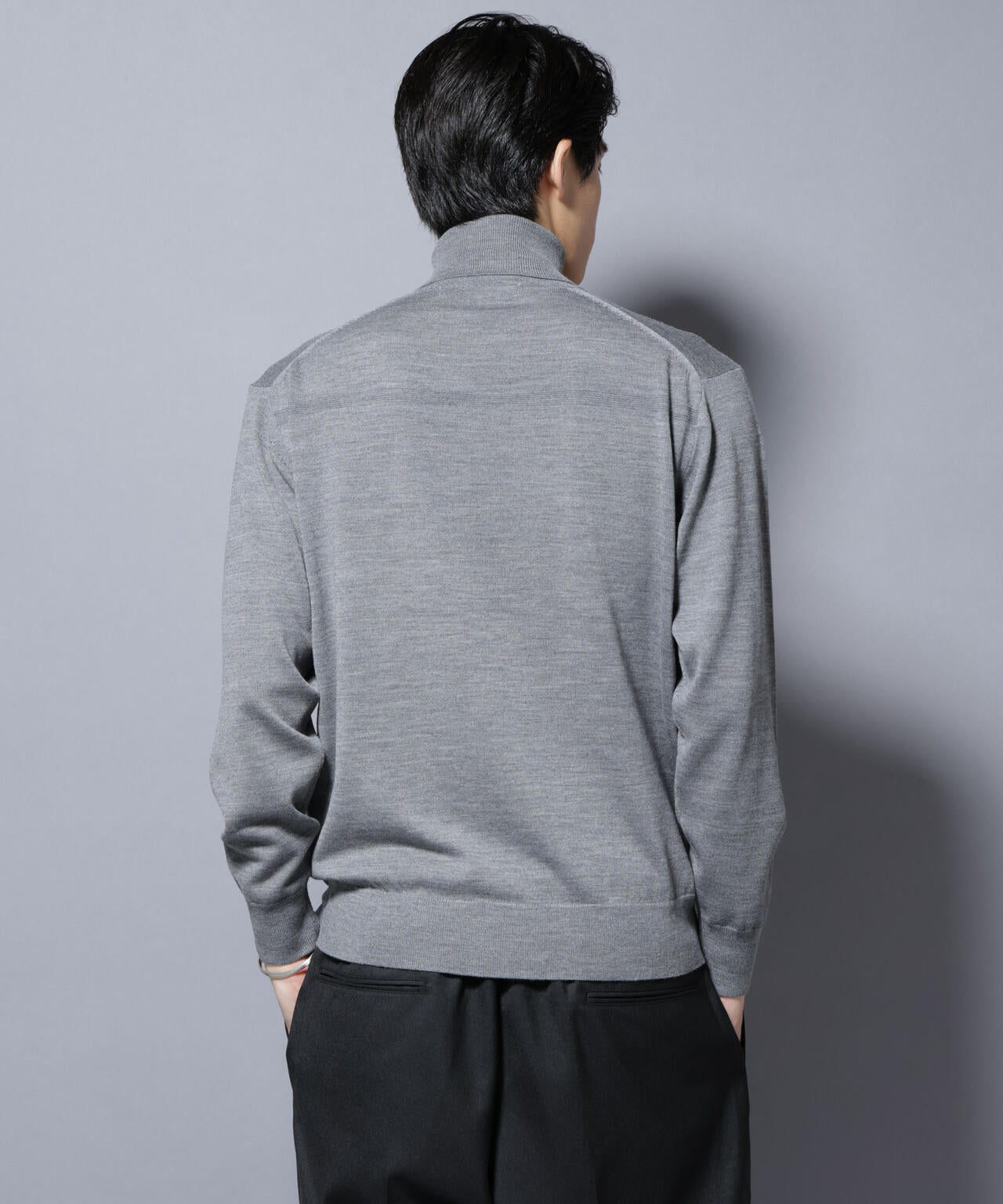 「毛玉レスニット」ファインゲージタートルネック