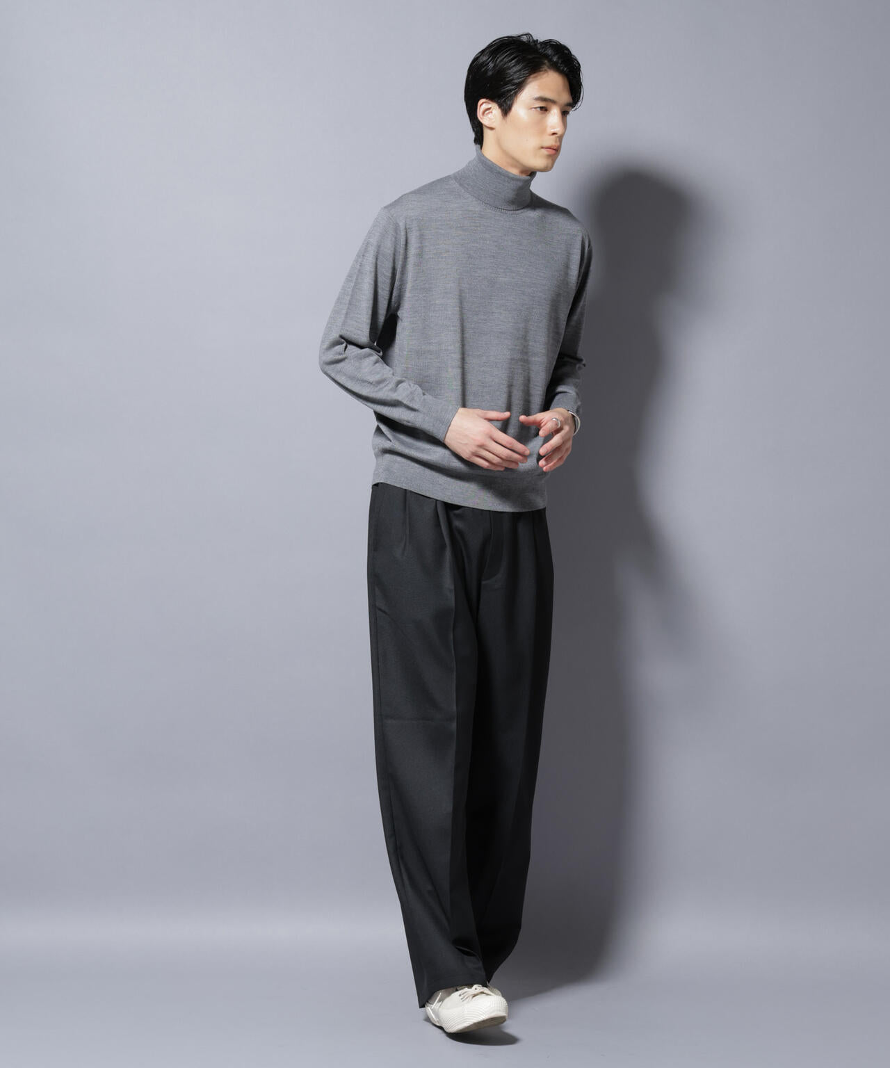 「毛玉レスニット」ファインゲージタートルネック