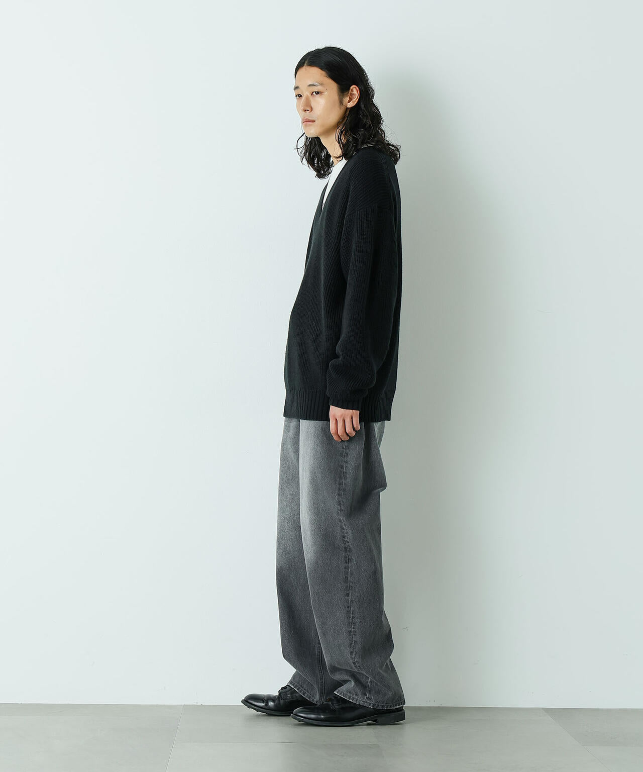 HOTEL PALACE｣ ディープVネックミドルゲージニット | NANO universe