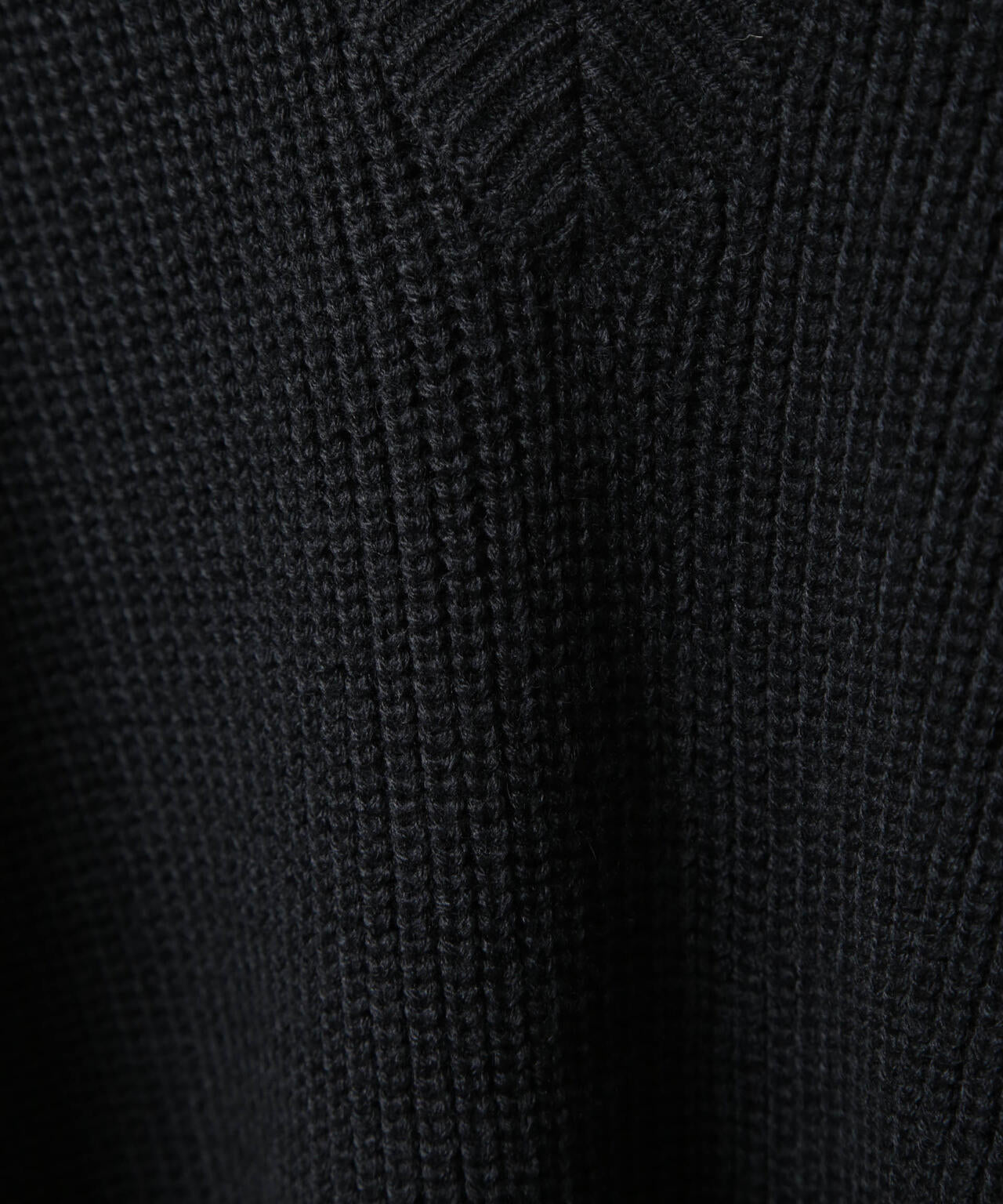 HOTEL PALACE｣ ディープVネックミドルゲージニット | NANO universe