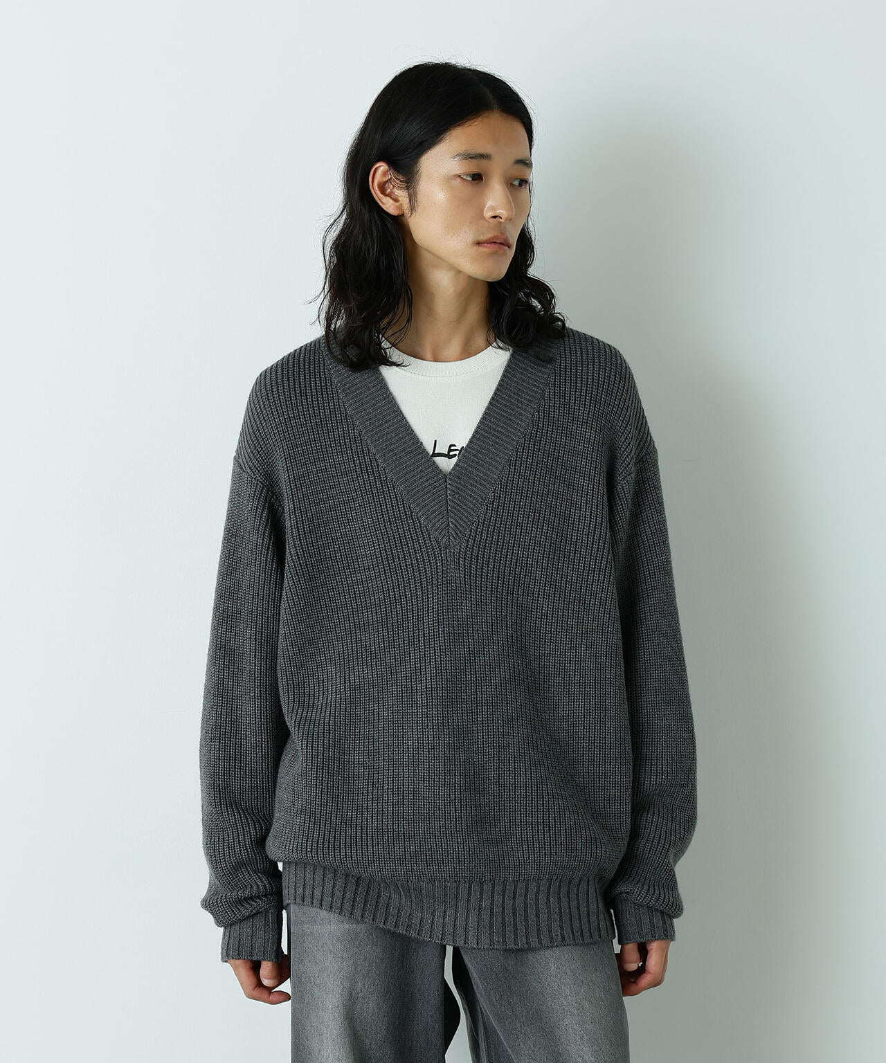 HOTEL PALACE｣ ディープVネックミドルゲージニット | NANO universe
