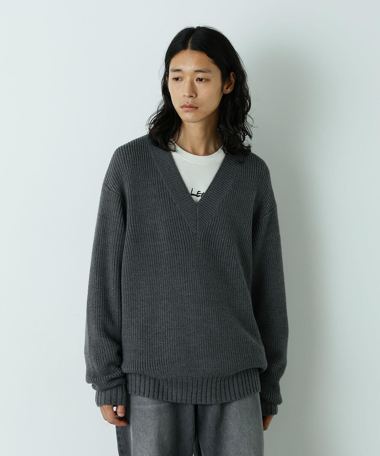 HOTEL PALACE｣ ディープVネックミドルゲージニット | NANO universe