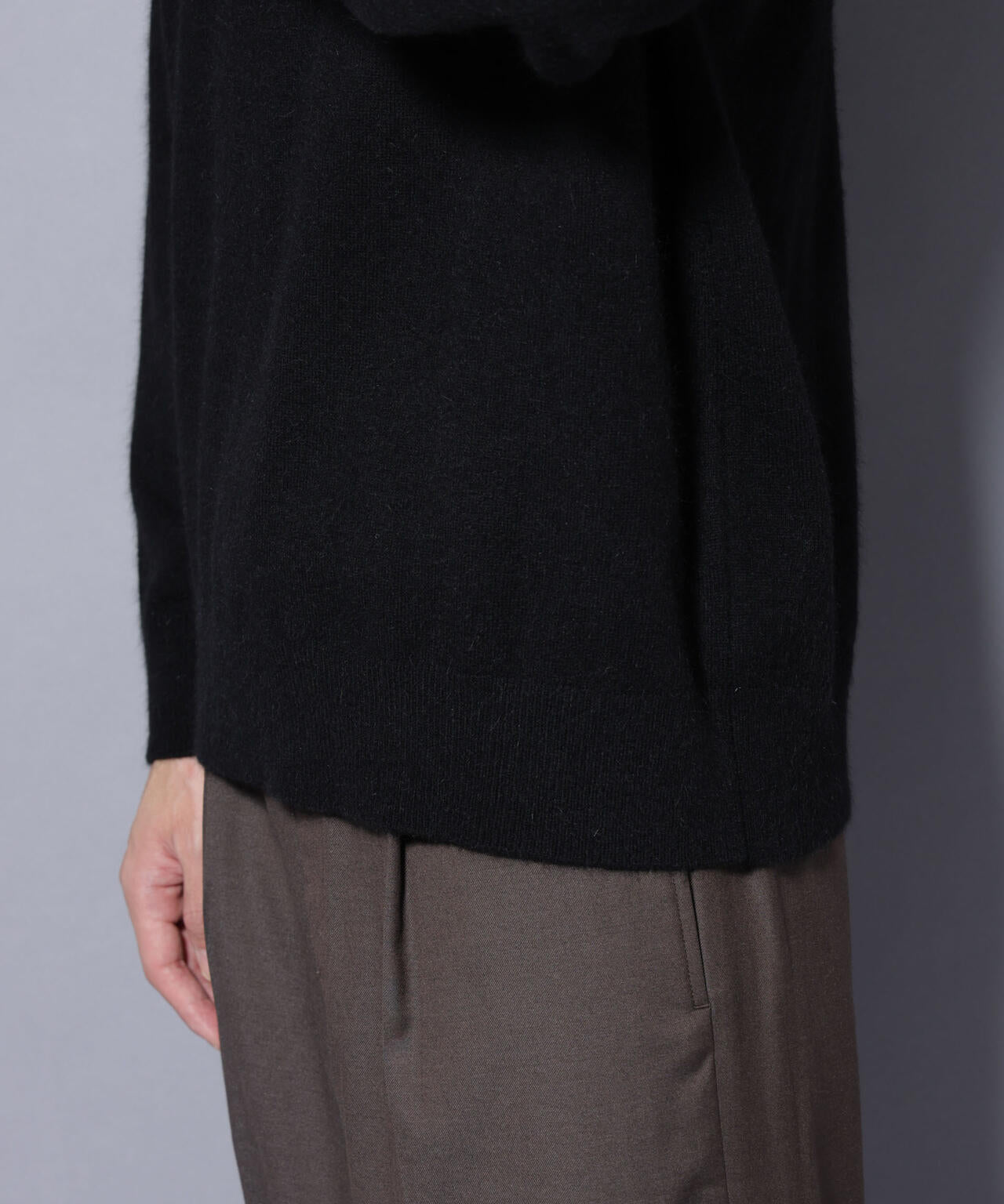 アンゴラ混ライトクルーネックニット