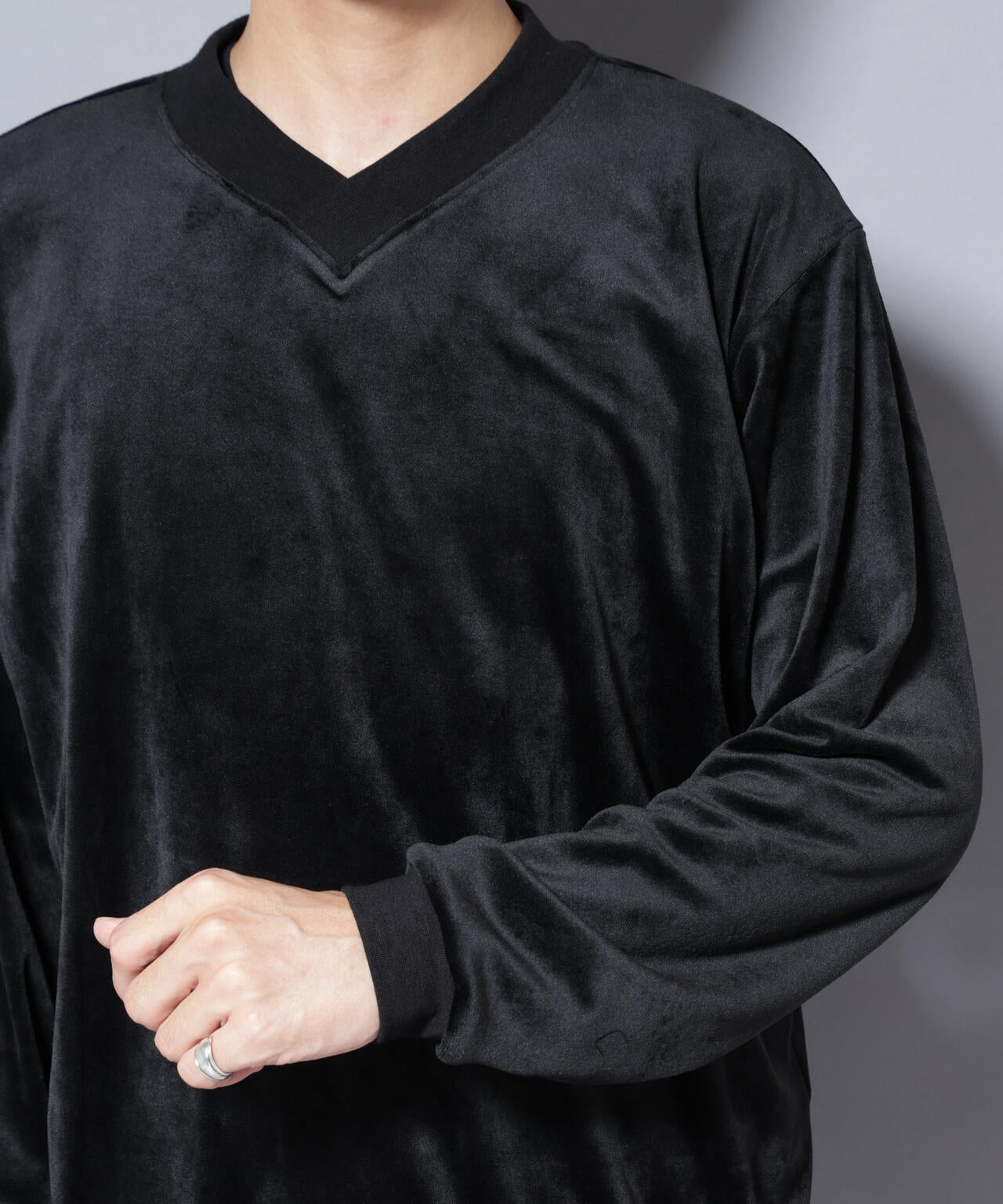 ベロアプルオーバー Vネックスウェット
