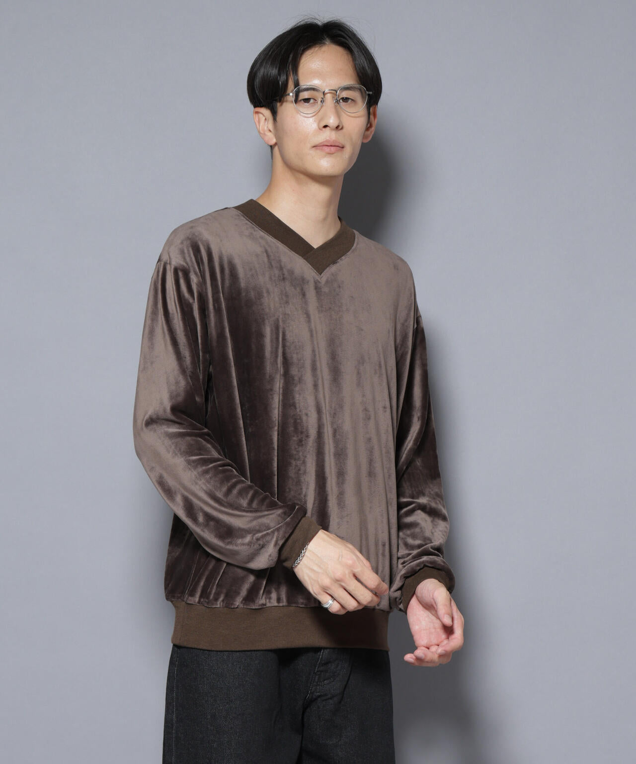 ベロアプルオーバー Vネックスウェット