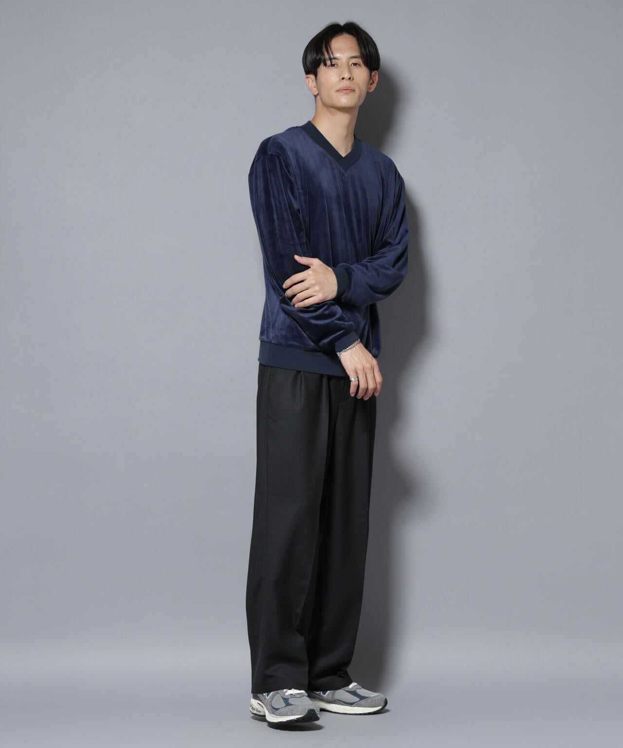 ベロアプルオーバー Vネックスウェット