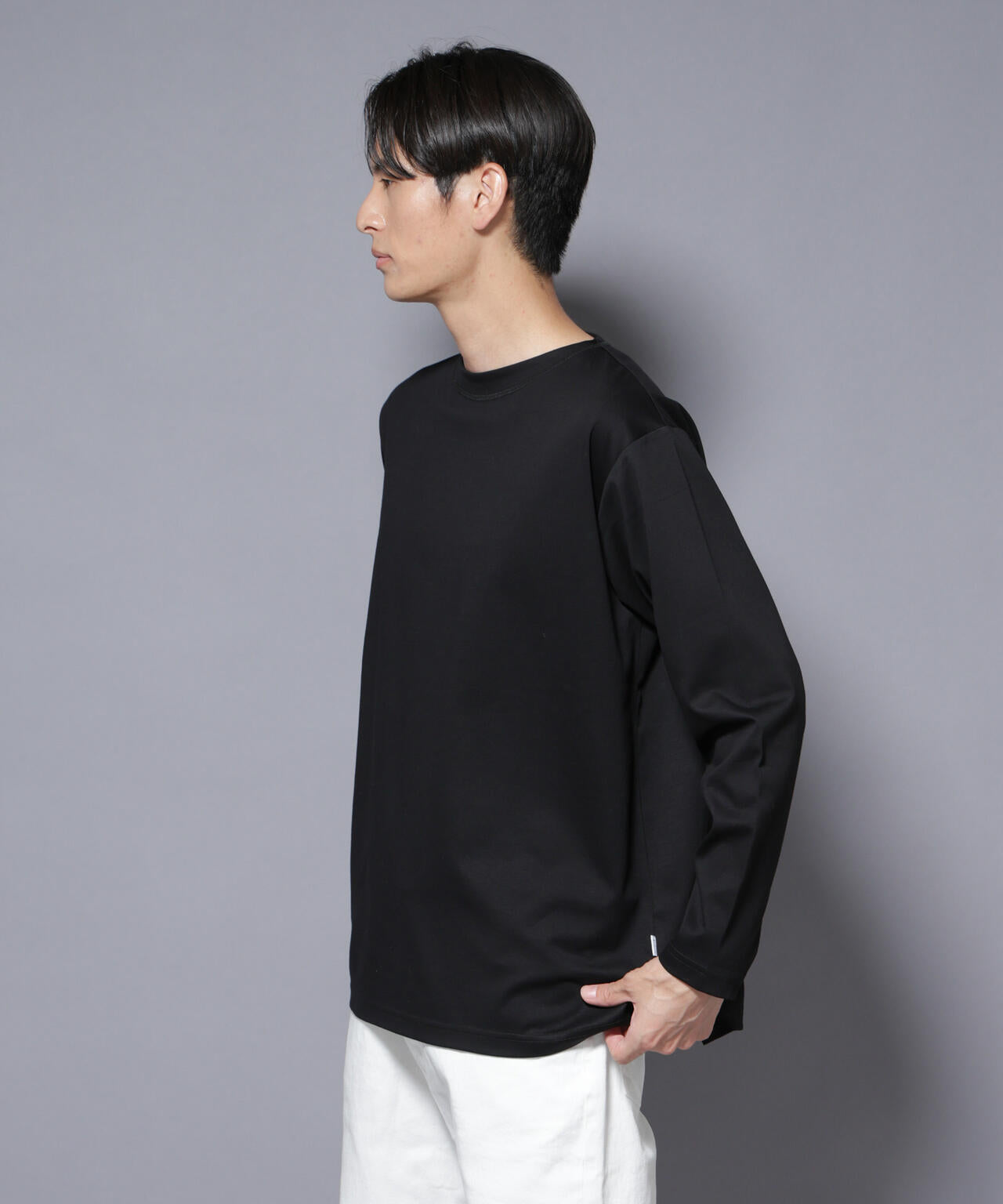 ｢NJ/CLUB｣モクロディ ボートネック サイドスリットTシャツ