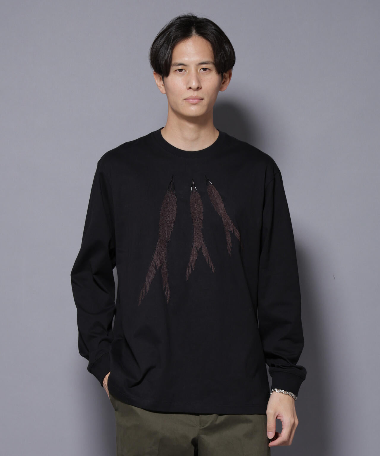 フェザー エンブロイダリー ロングスリーブTシャツ | NANO universe