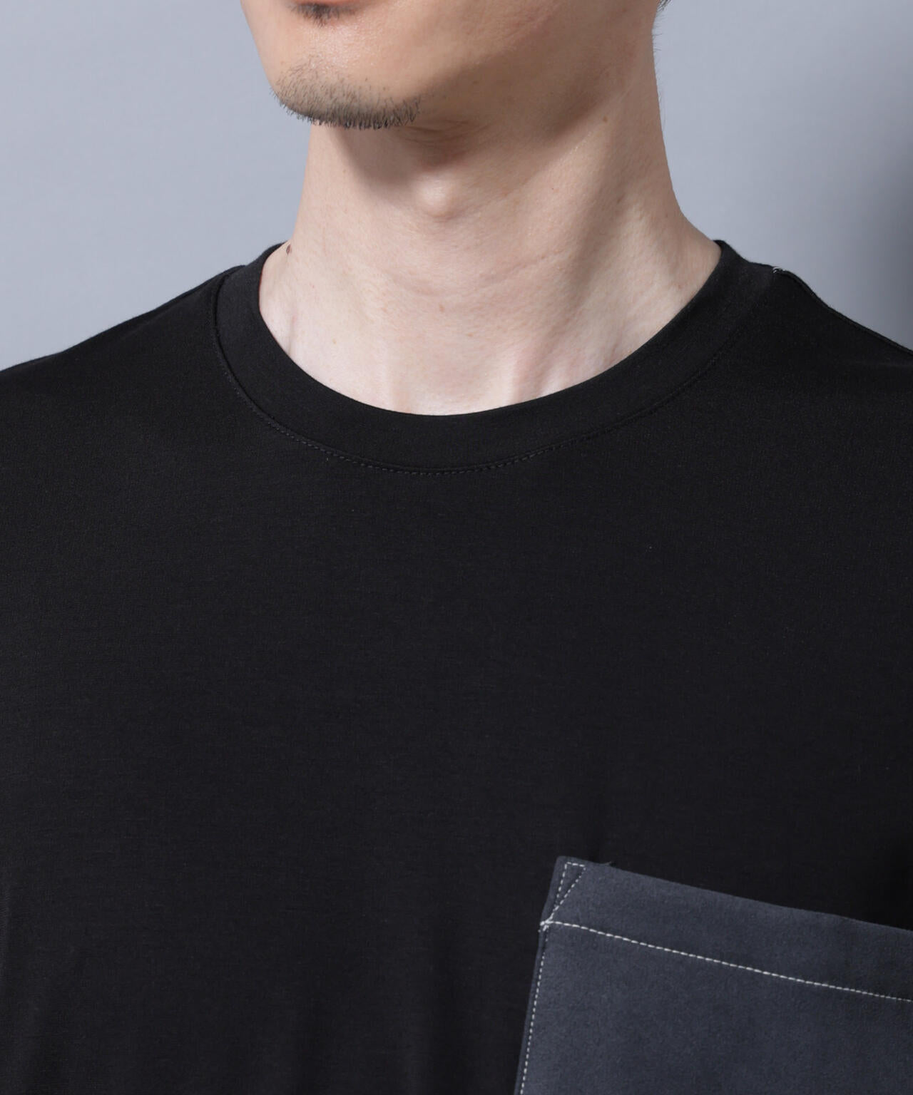 配色ステッチ フェイクスエードポケットTシャツ