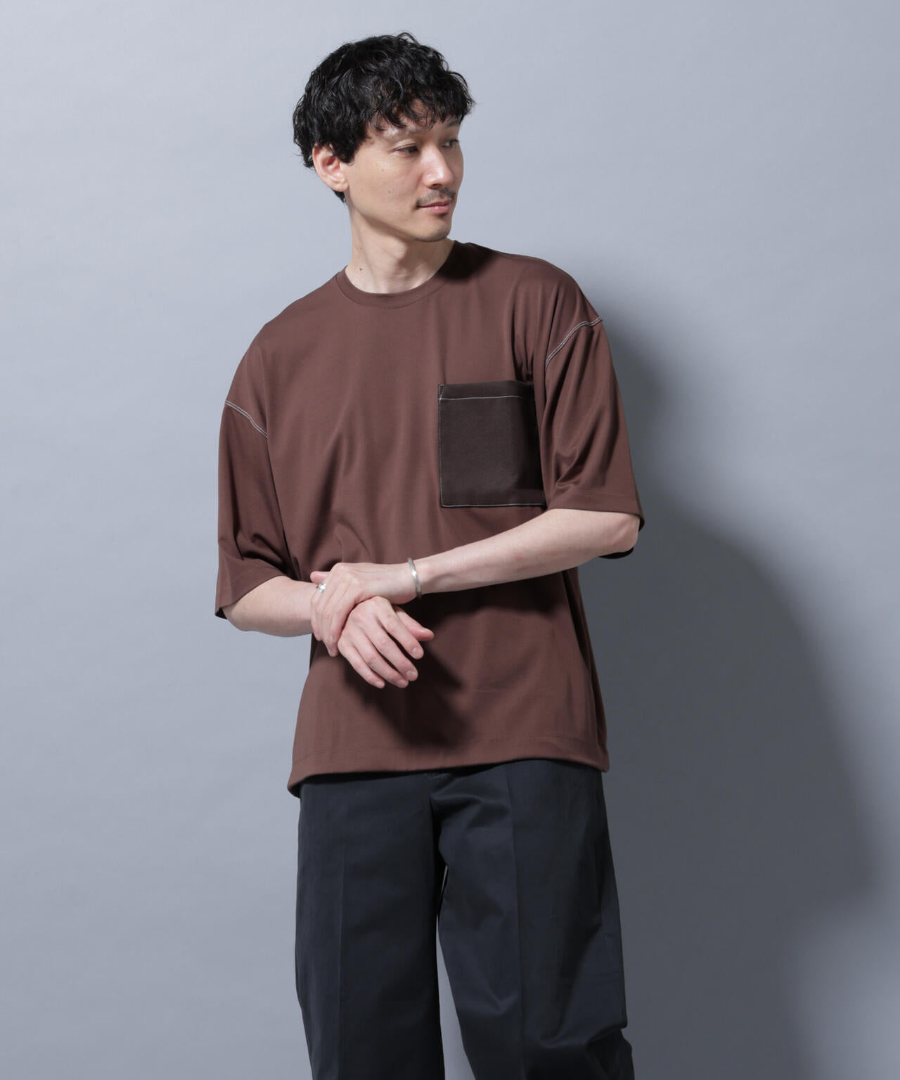 配色ステッチ フェイクスエードポケットTシャツ