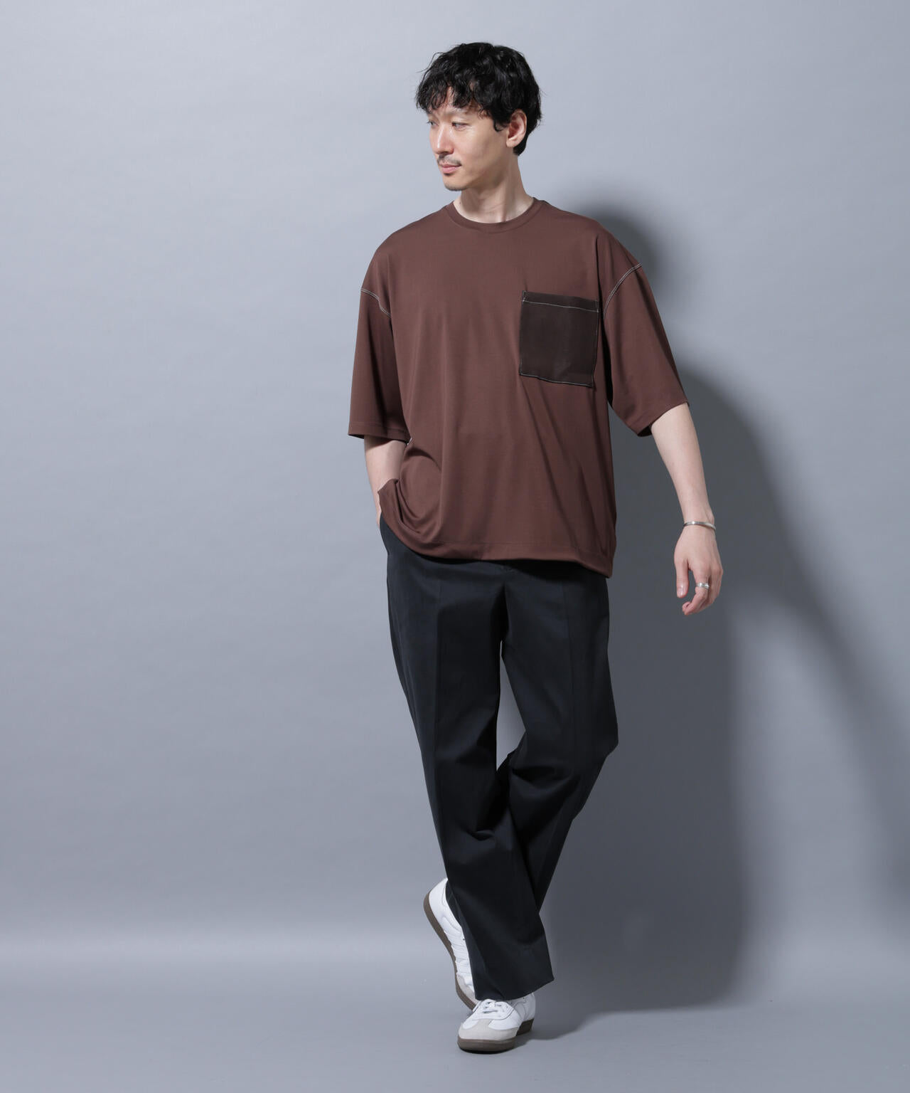 配色ステッチ フェイクスエードポケットTシャツ