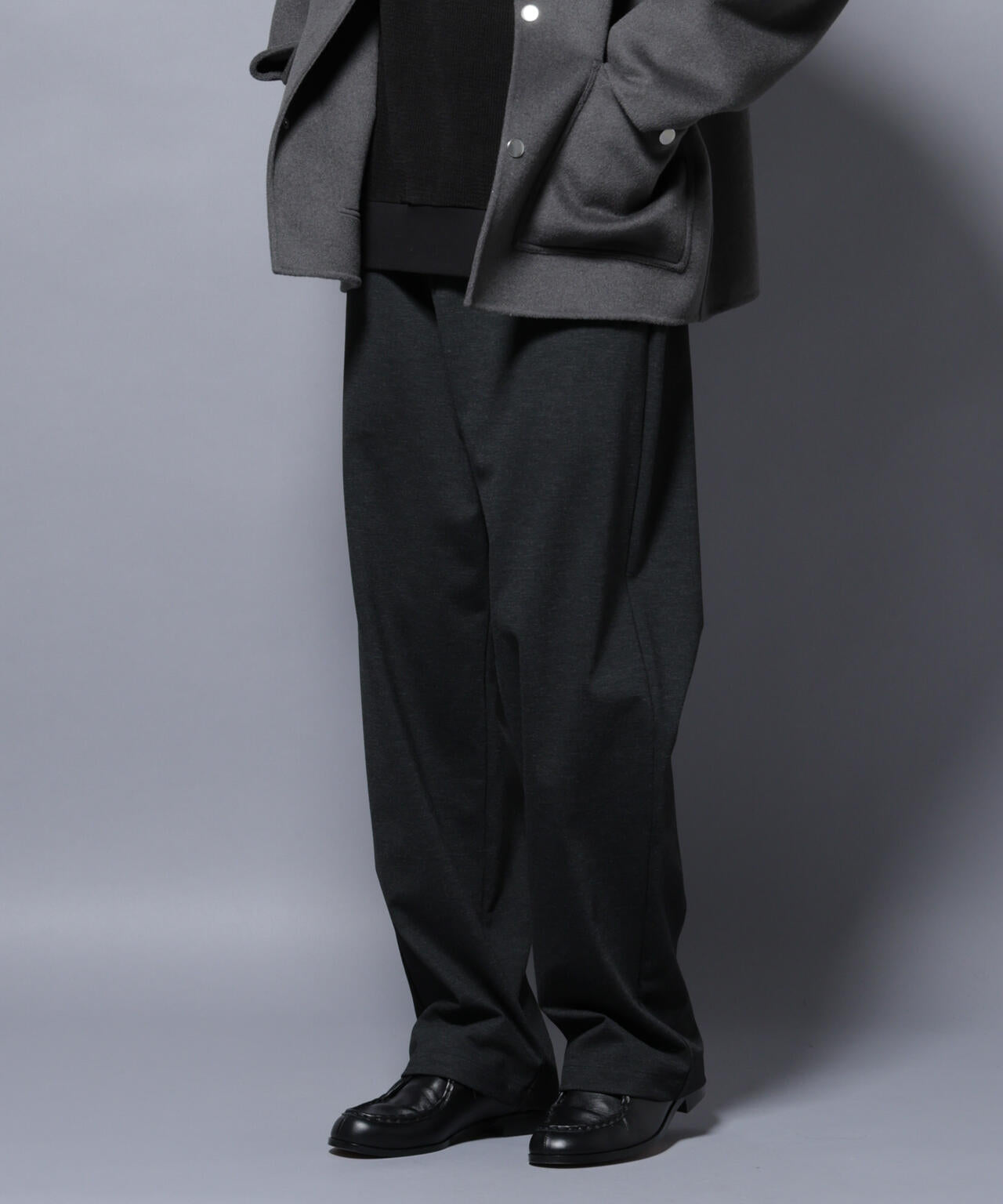 DELEGANTE TECH+ トラックパンツ