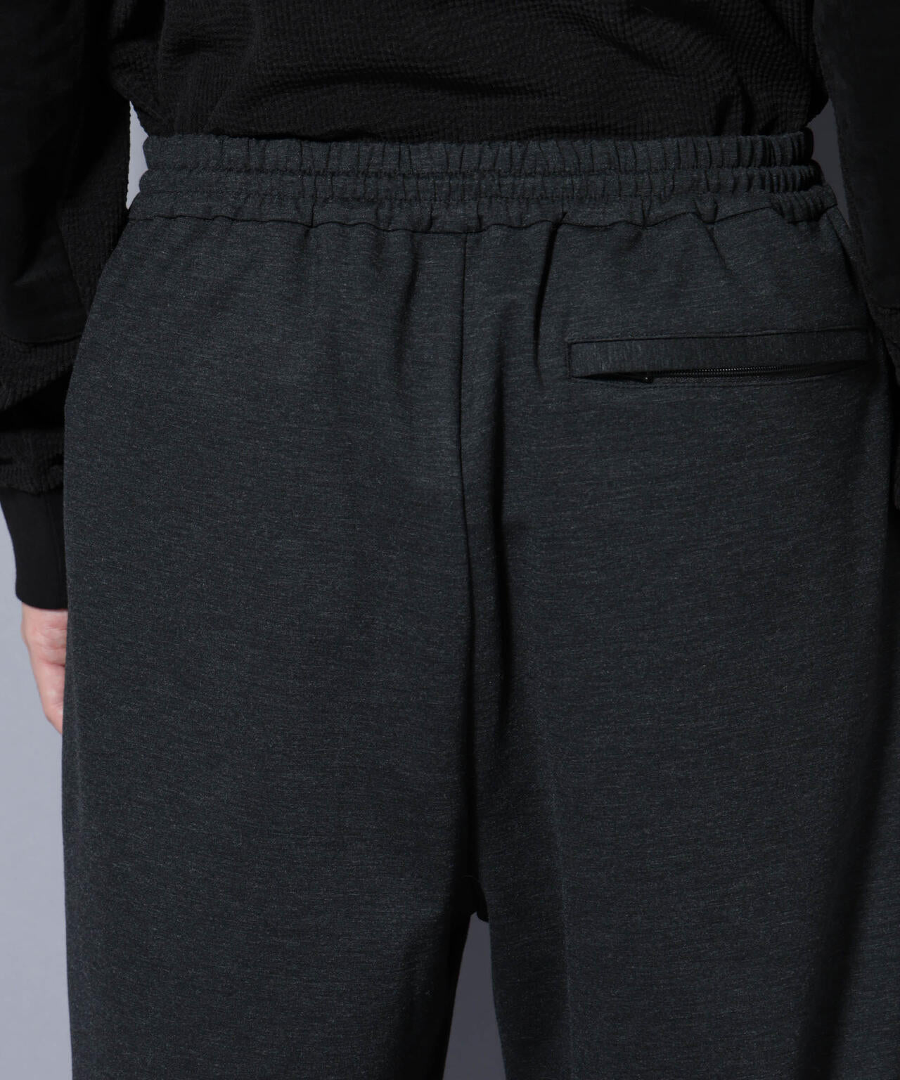 DELEGANTE TECH+ トラックパンツ