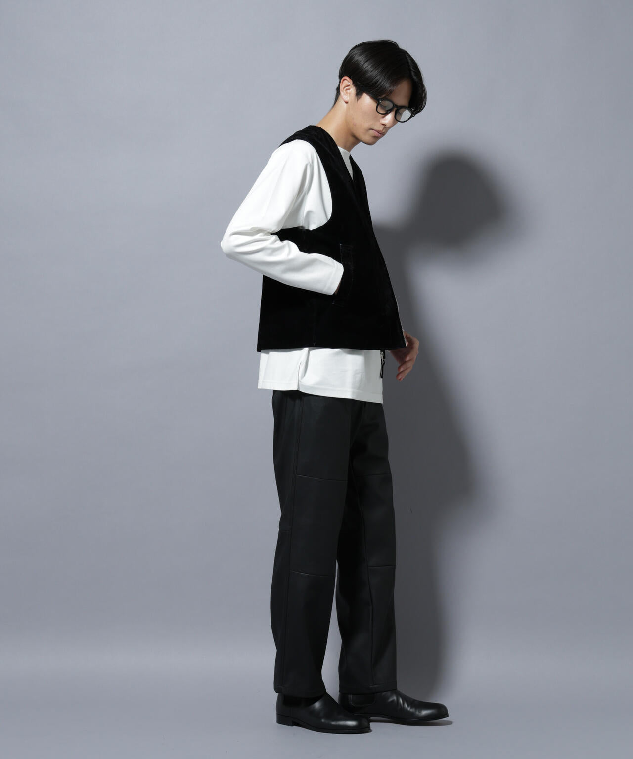 ヴィンテージライクフェイクレザー ダブルニーテーパードパンツ