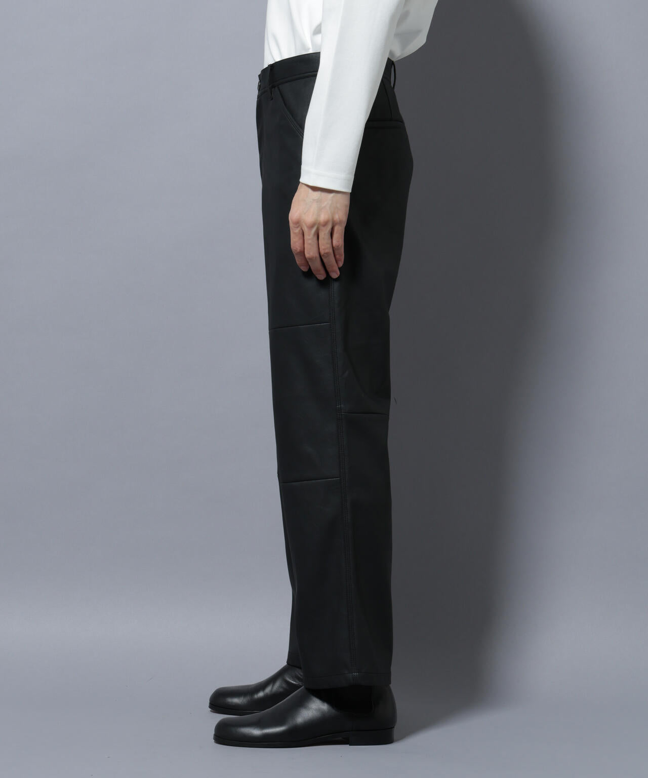 ヴィンテージライクフェイクレザー ダブルニーテーパードパンツ