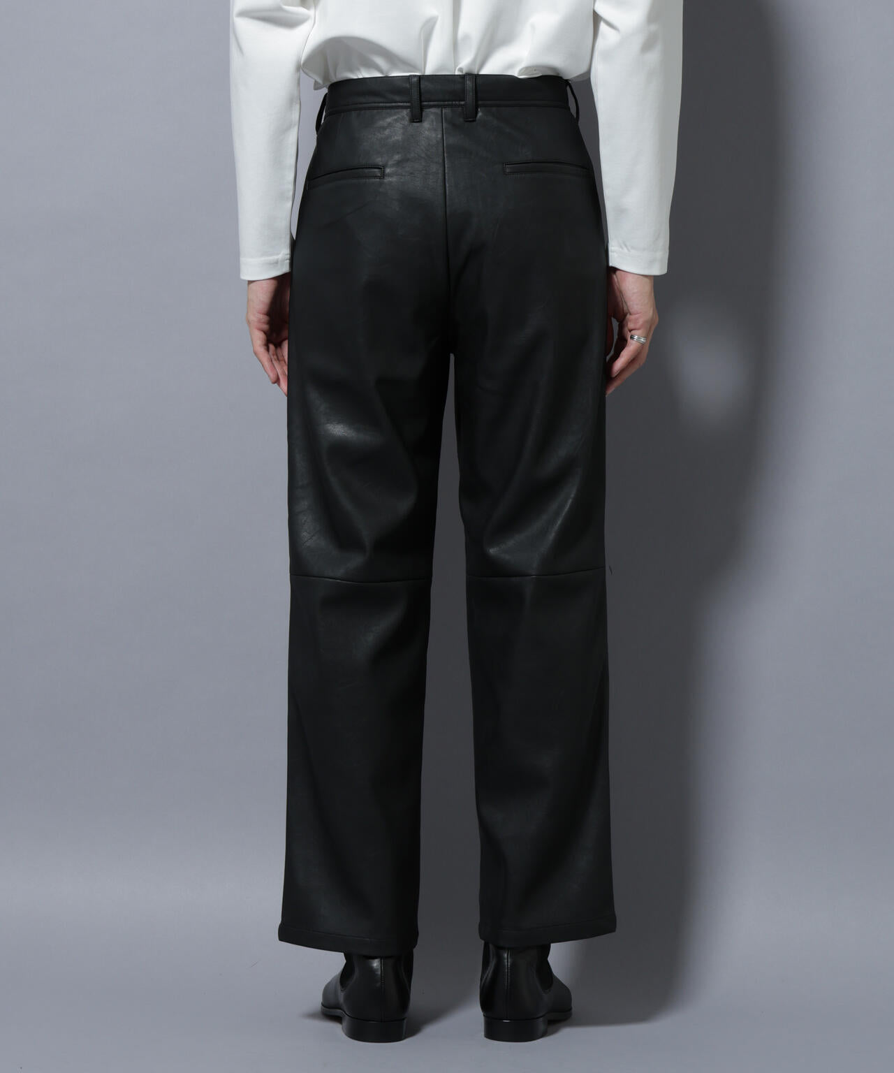 ヴィンテージライクフェイクレザー ダブルニーテーパードパンツ