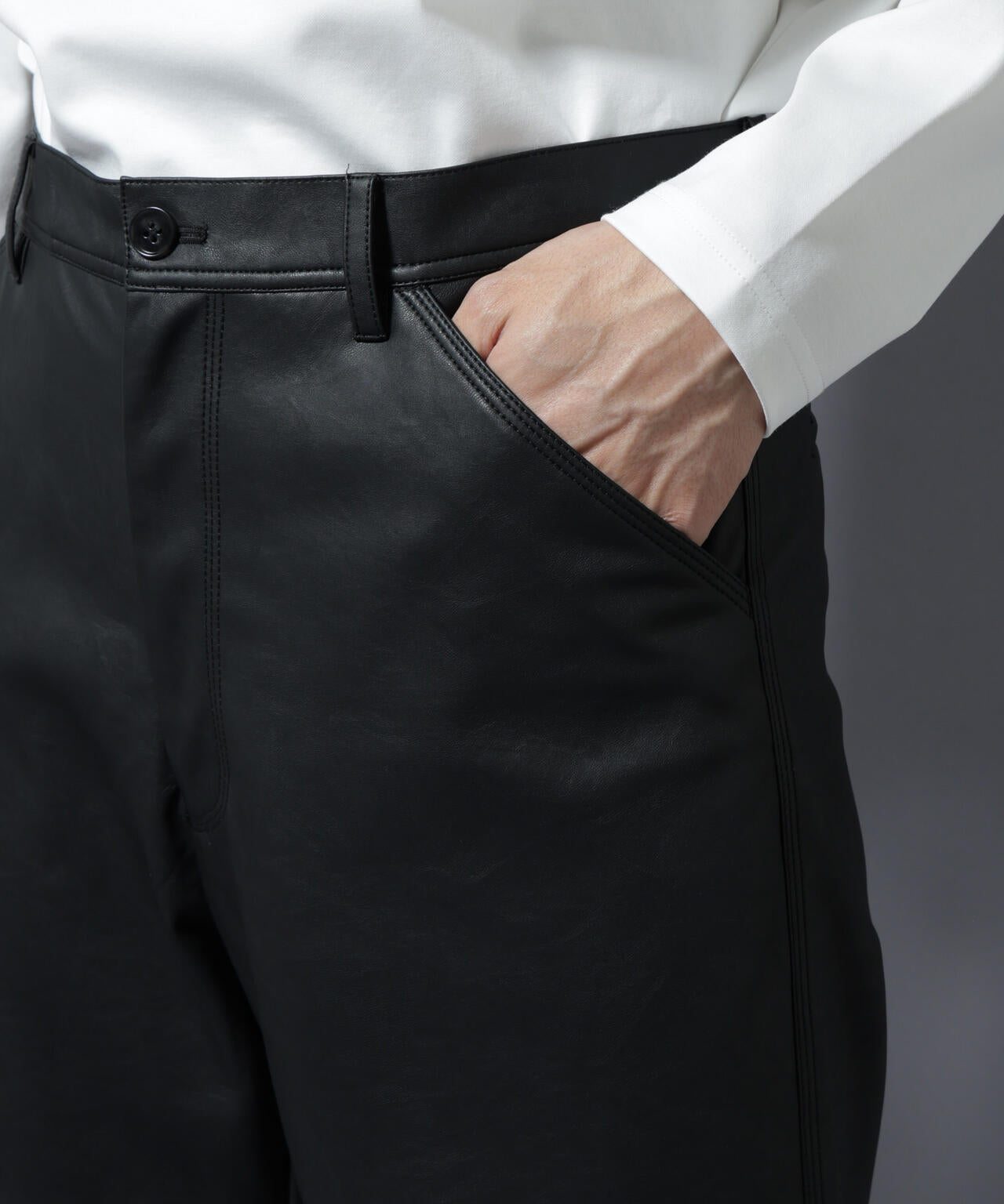 ヴィンテージライクフェイクレザー ダブルニーテーパードパンツ