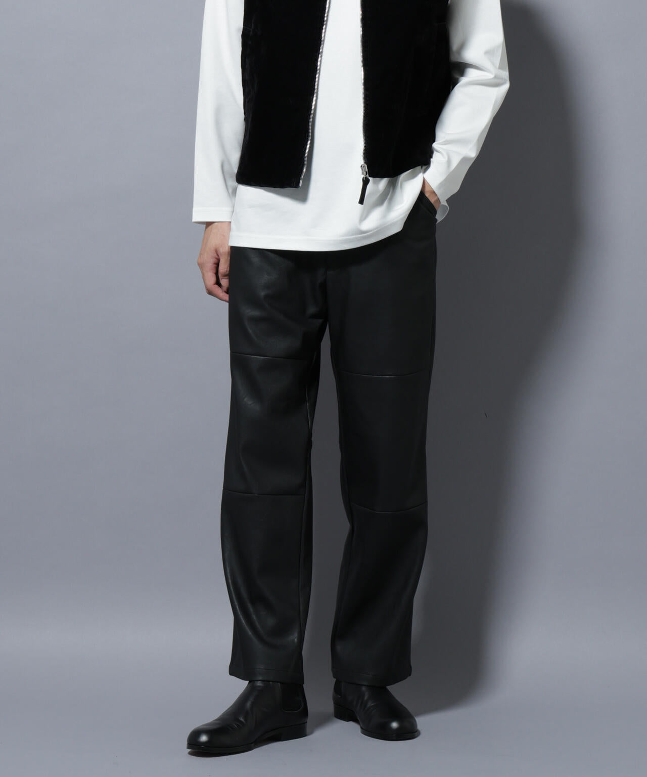 ヴィンテージライクフェイクレザー ダブルニーテーパードパンツ