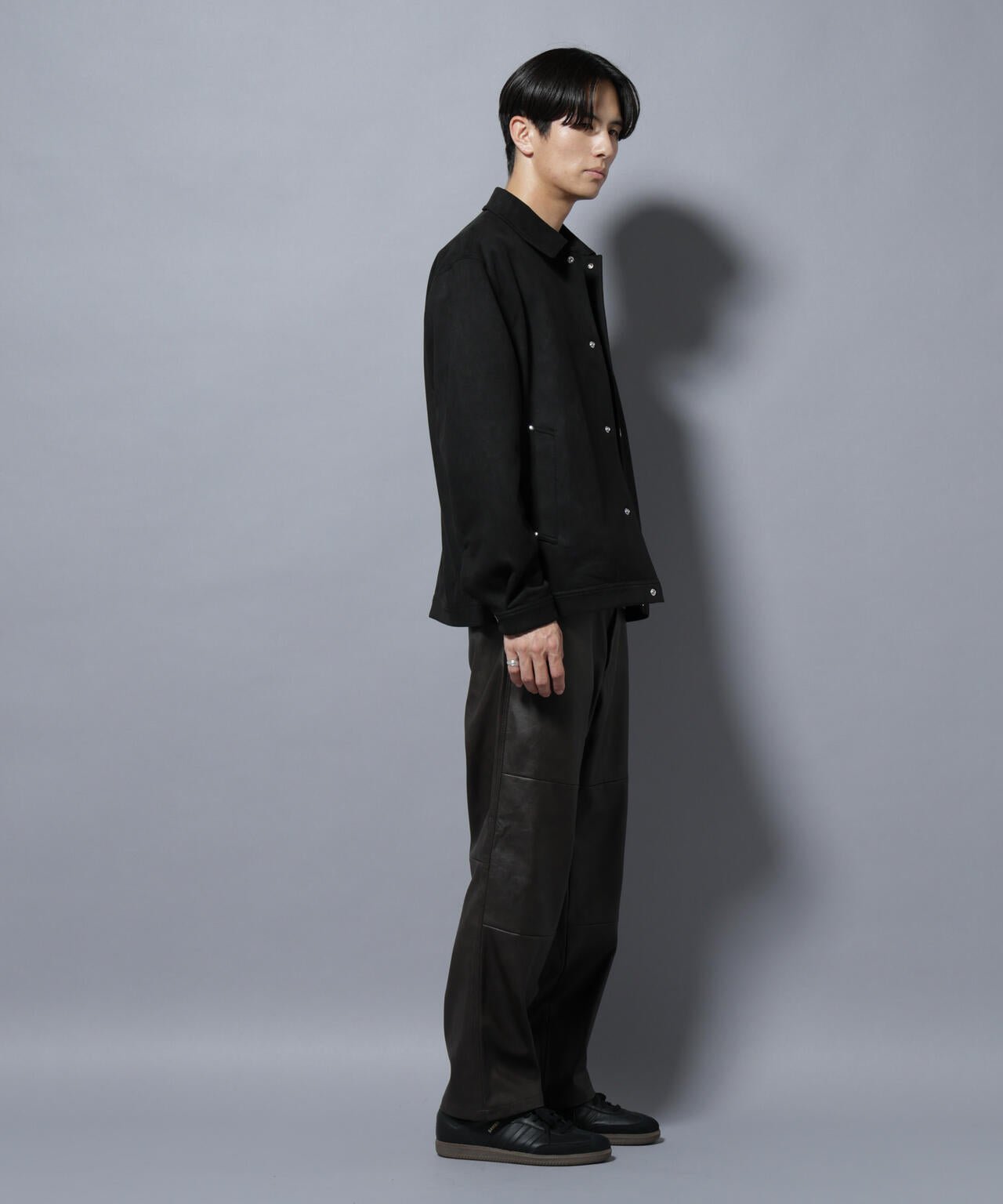 ヴィンテージライクフェイクレザー ダブルニーテーパードパンツ