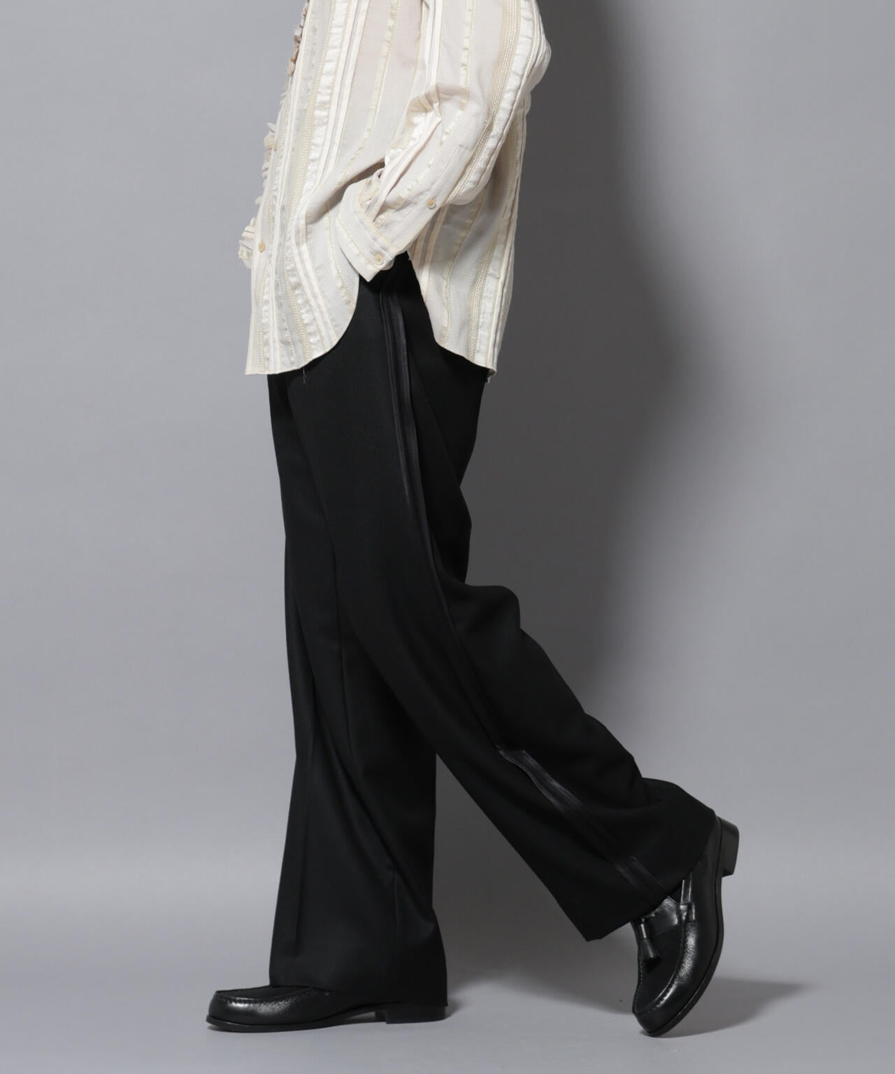 「ASSEMBLANC」インサイドアウトセレモニーパンツ