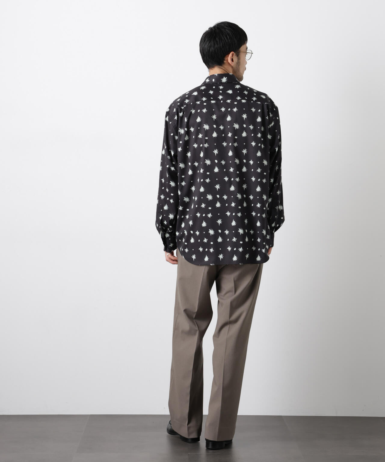 「EDITRIAL PRINT」アートフラワーシャツ