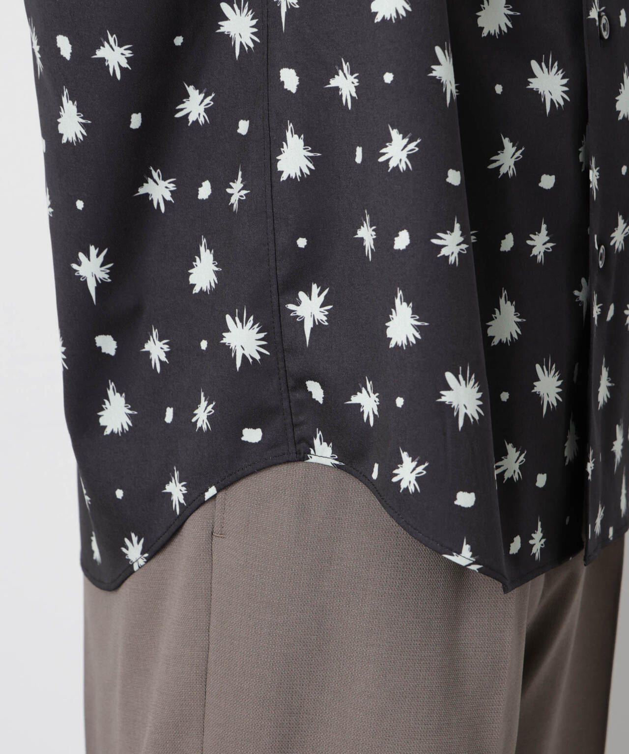 「EDITRIAL PRINT」アートフラワーシャツ