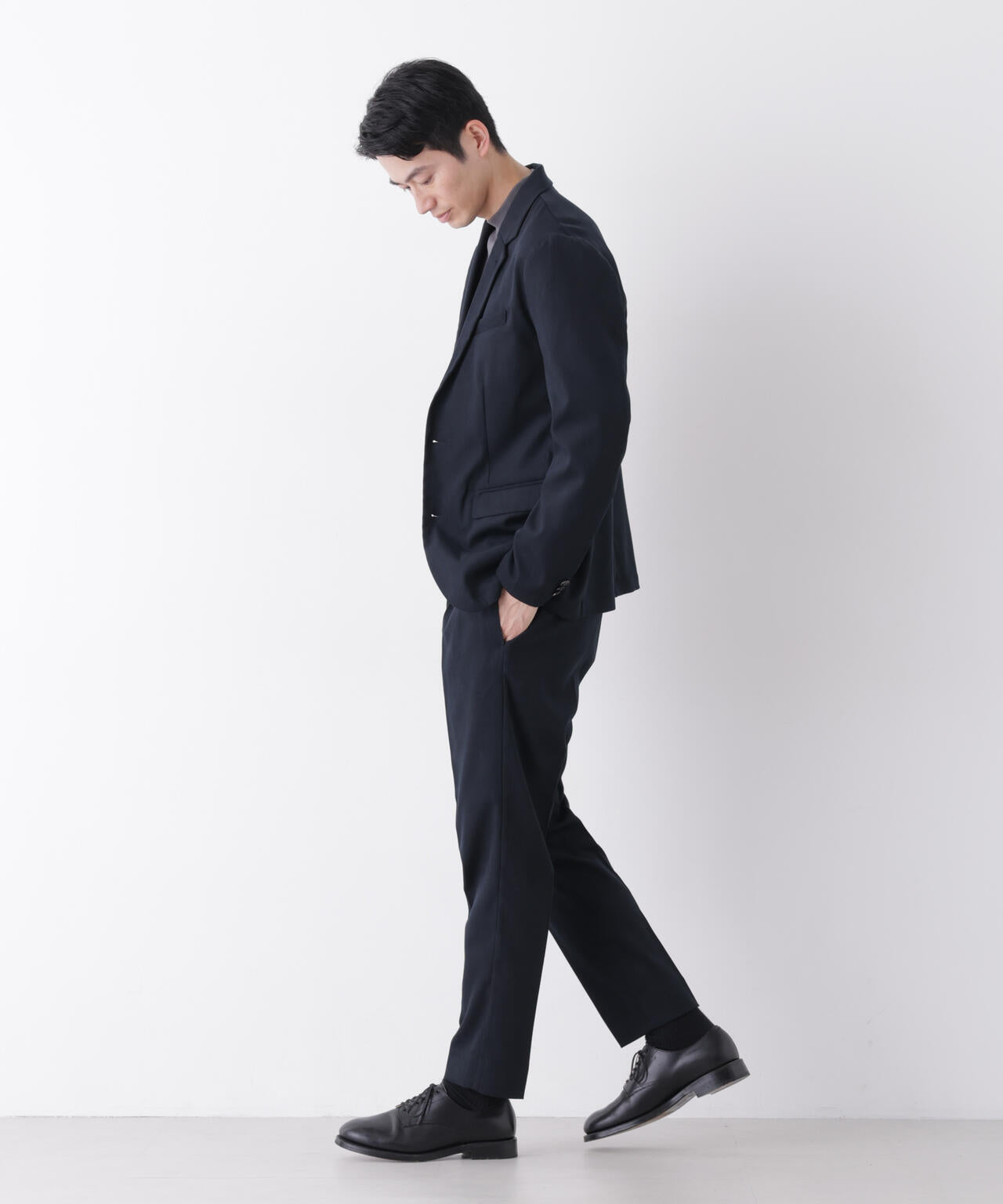 185cm　B:92 W:77 H:90 着用サイズ：L