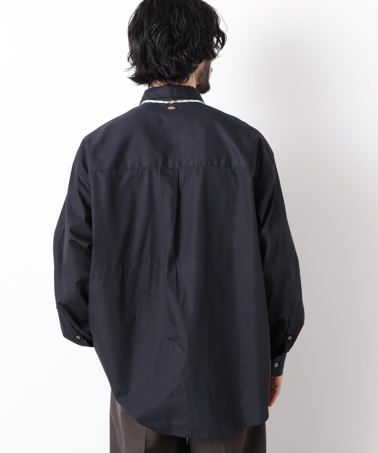 ｢ASSEMBLANC｣ スタッズシャツ