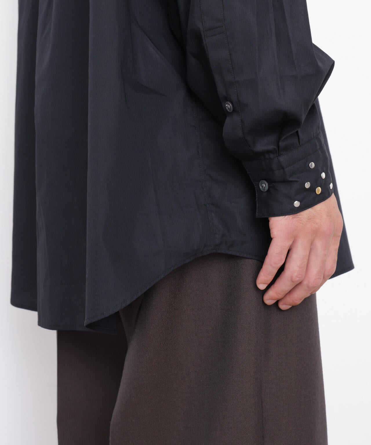 ｢ASSEMBLANC｣ スタッズシャツ