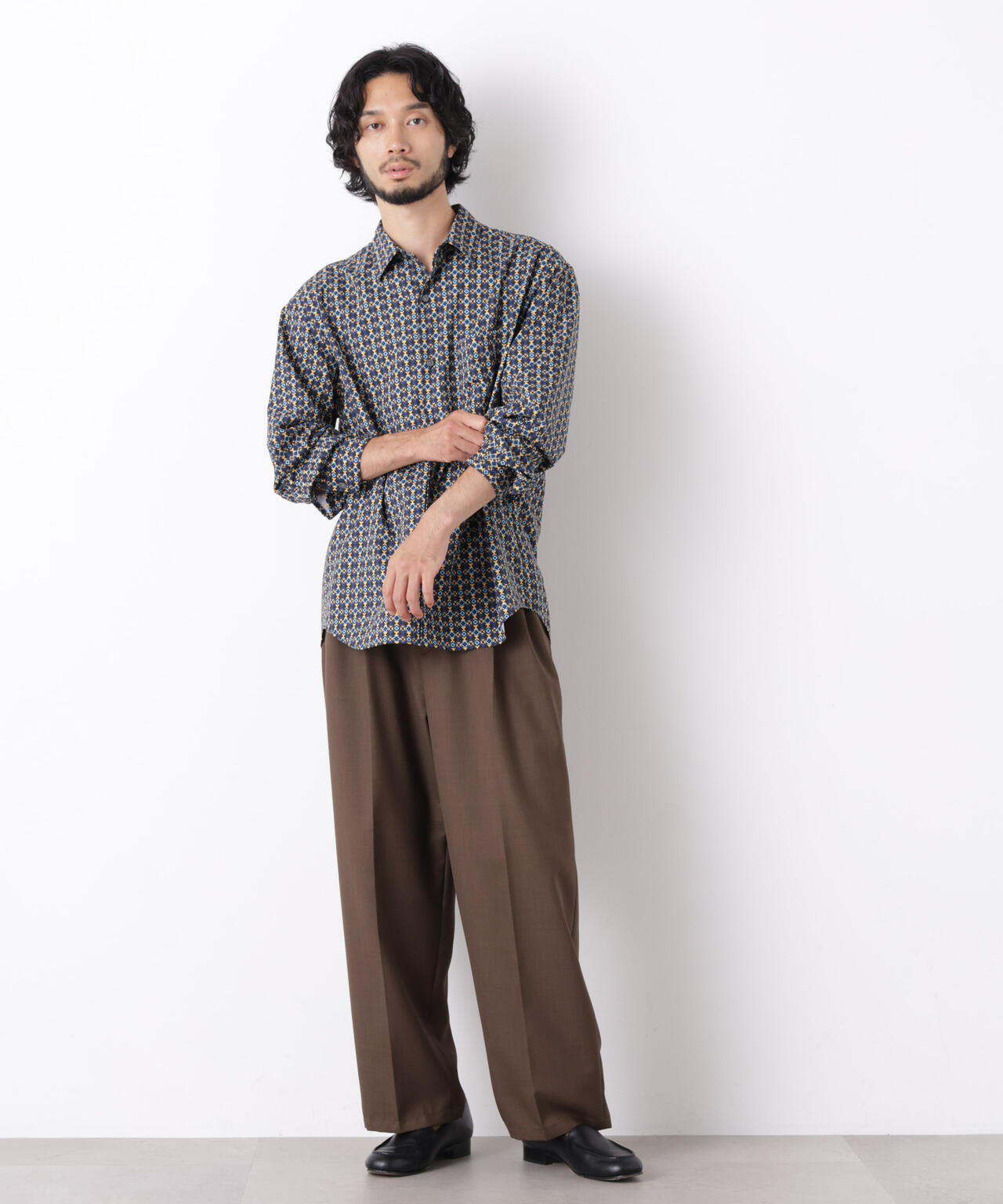 EDITORIAL PRINT レギュラーカラーシャツ