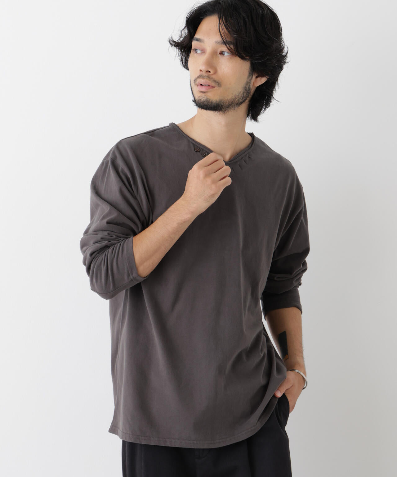 「surplus」デザインヘンリーネックTシャツ 長袖