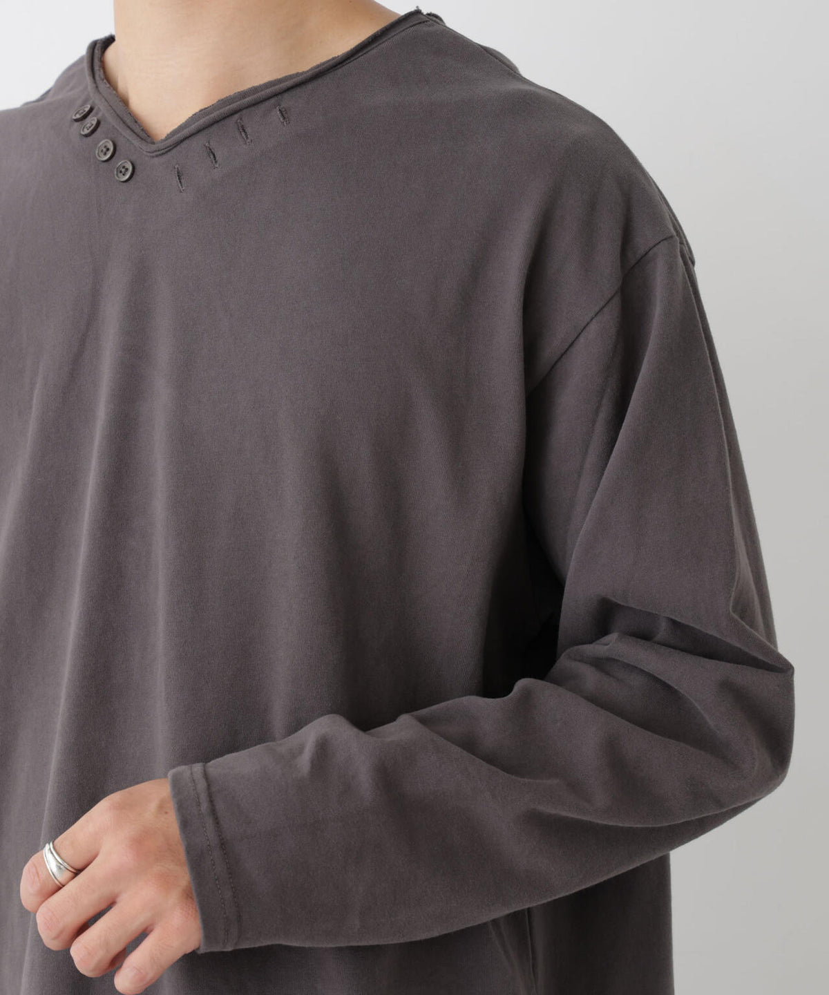 「surplus」デザインヘンリーネックTシャツ 長袖