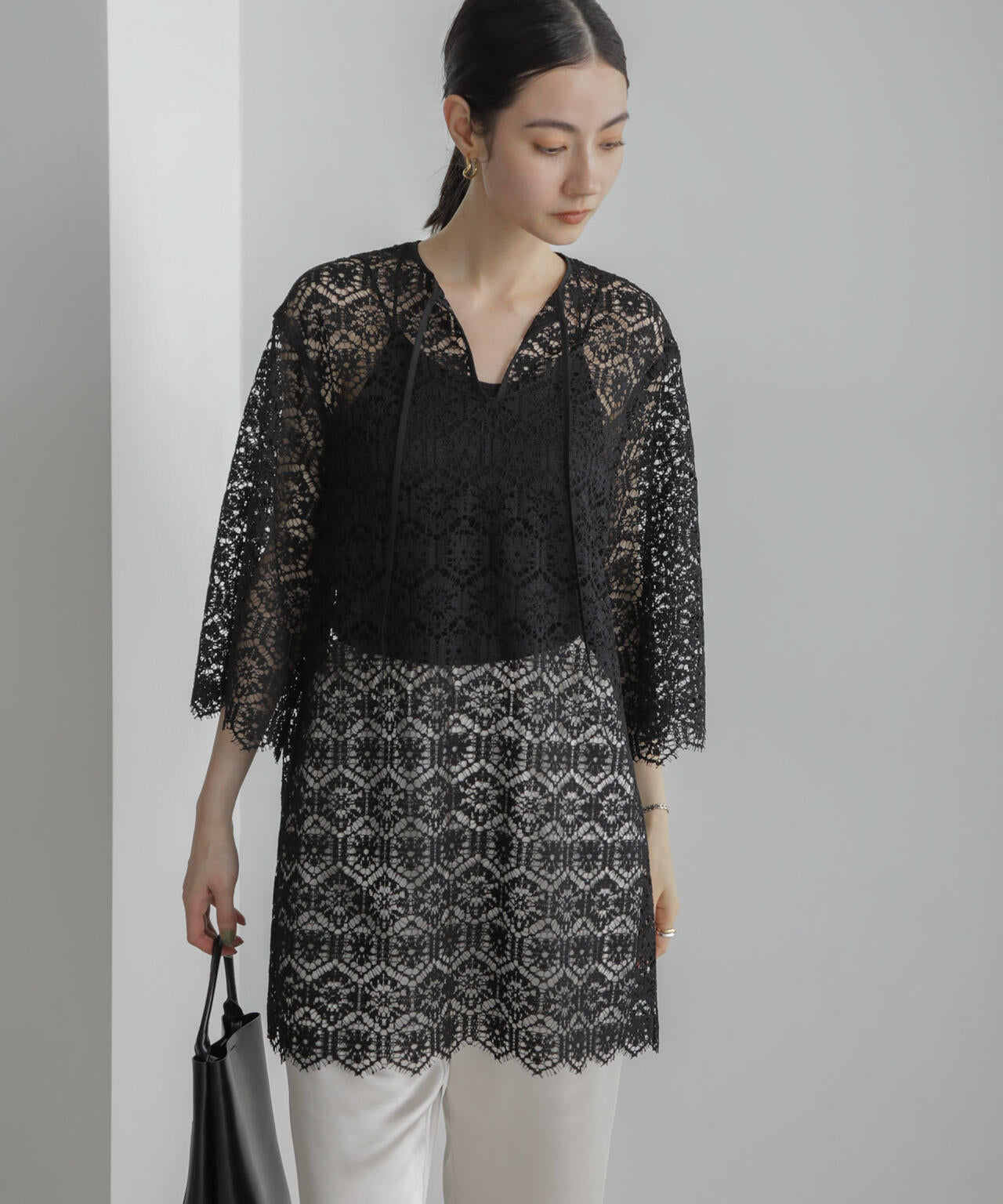 Cloth&Cross 2024 レースモックネックチュニックブラウス ブラック クロシェタイルレースチュニックブラウス(セットアップ可) | NANO
