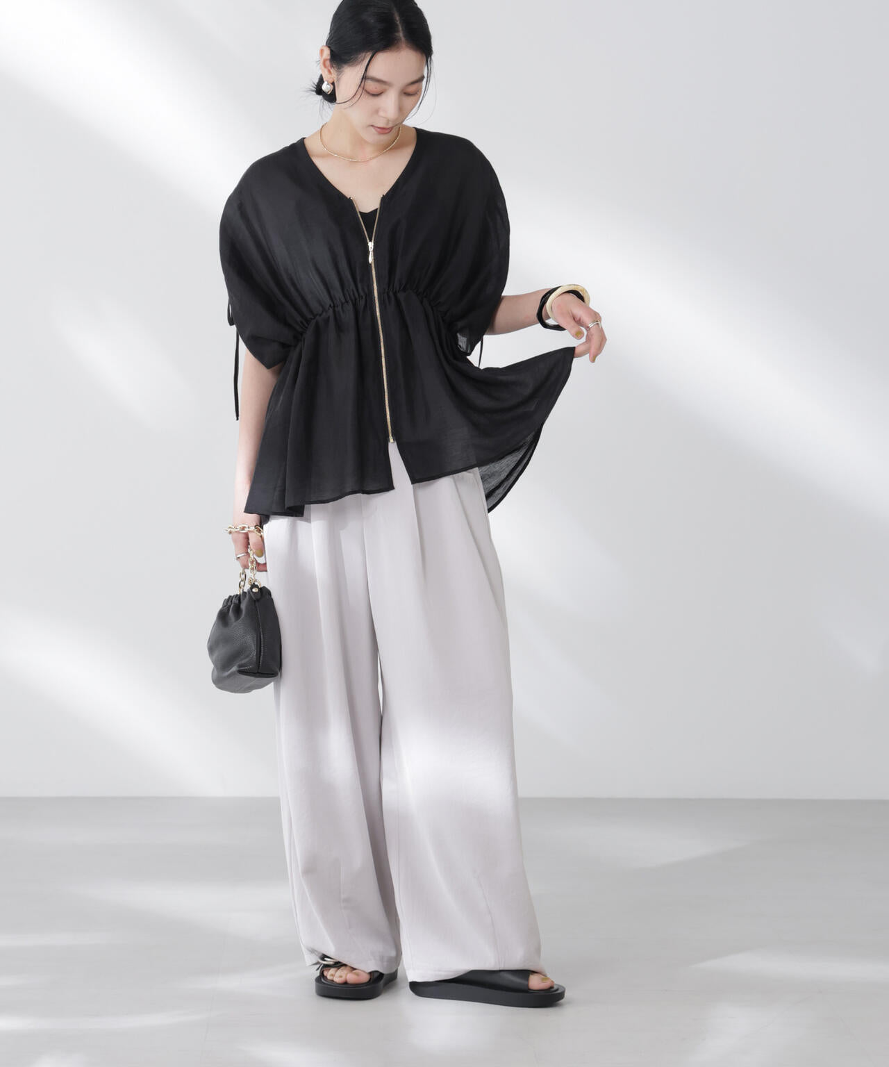 リネン混シアーギャザージップブラウス