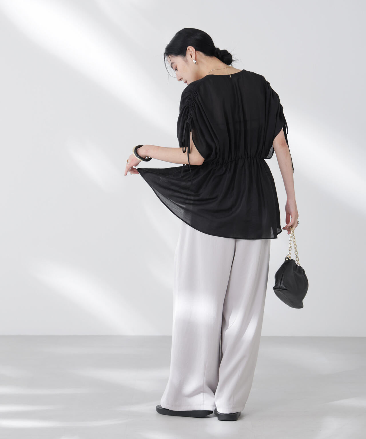 リネン混シアーギャザージップブラウス