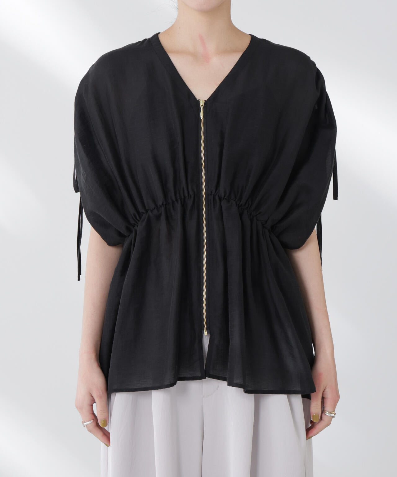 リネン混シアーギャザージップブラウス