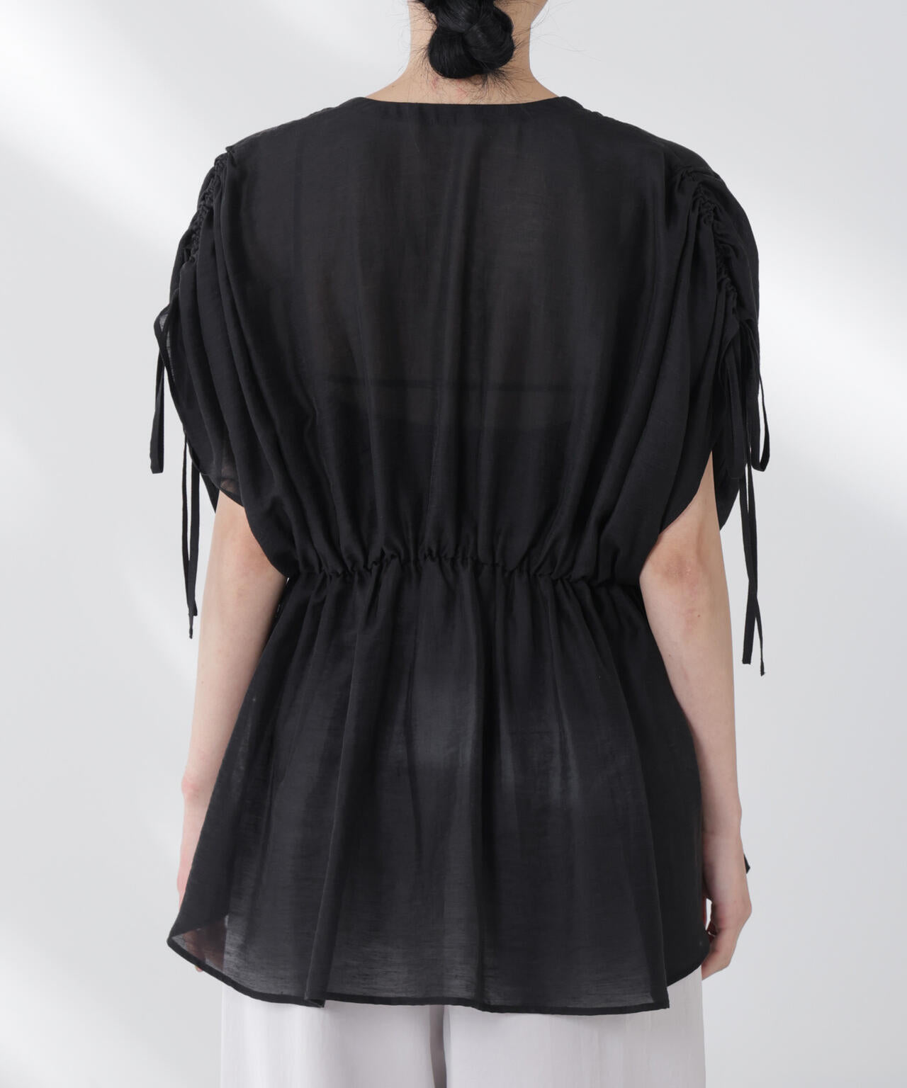 リネン混シアーギャザージップブラウス