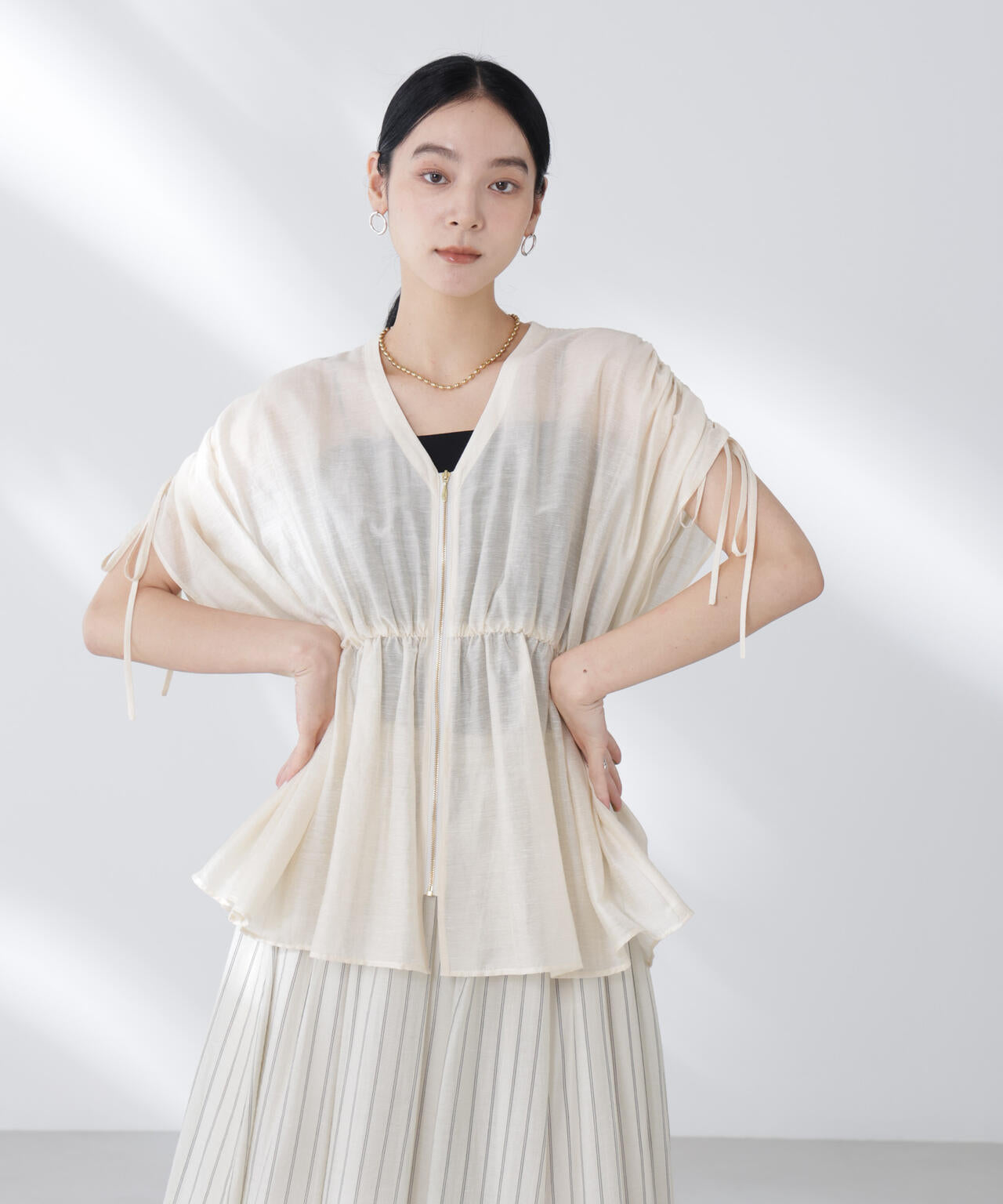 【タグ付き新品】2024 フレームワーク リネン100 ギャザーブラウス シアー FRAMeWORK（フレームワーク）の「シアーリネンオープンカラー