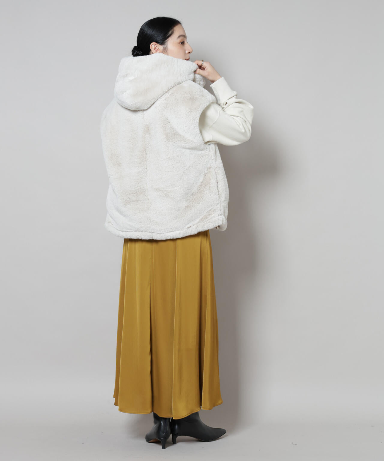 フェイクファーフードベスト