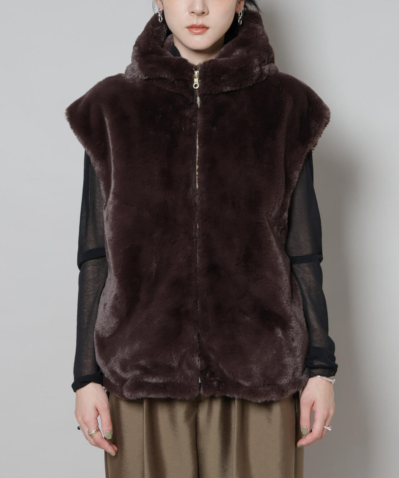 フェイクファーフードベスト