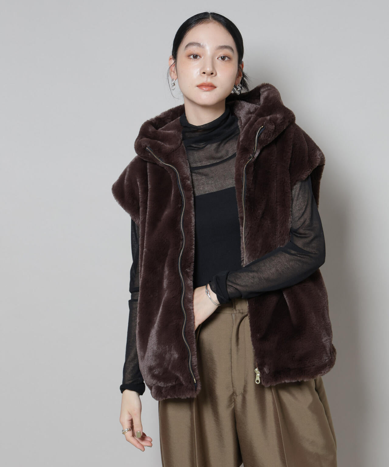 フェイクファーフードベスト