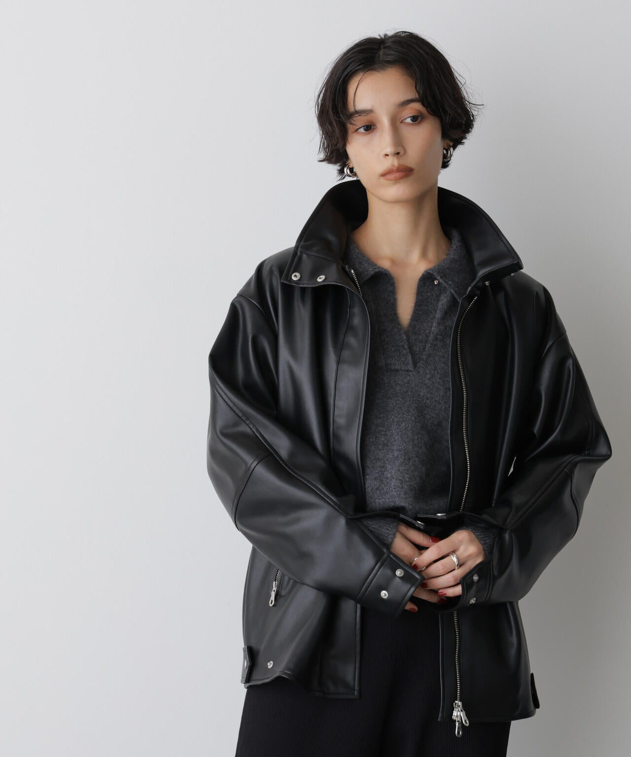 「STEVELOUR」スタンドフェイクレザージップブルゾン